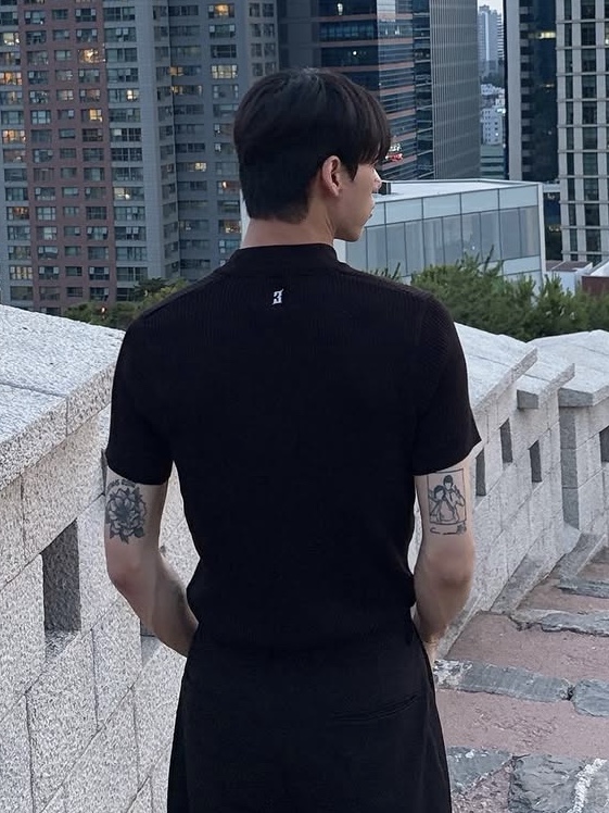 PHOS333 M Slim Fit Half Zip Knit Black 착용 스타일 - 4