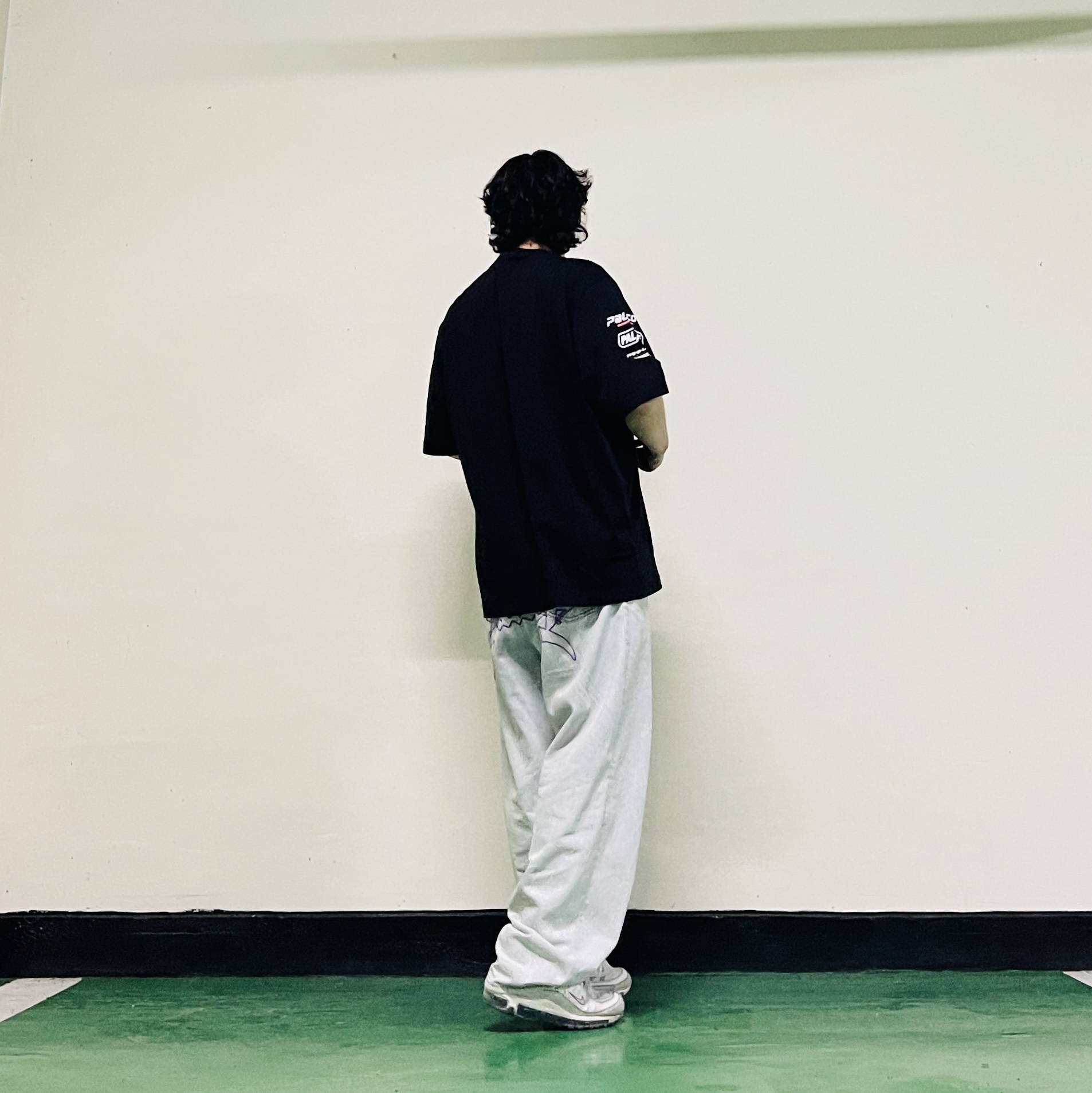 Nike Air Max 98 Summit White, Palace Danke T-Shirt Black - 26SS 착용 스타일 - 2