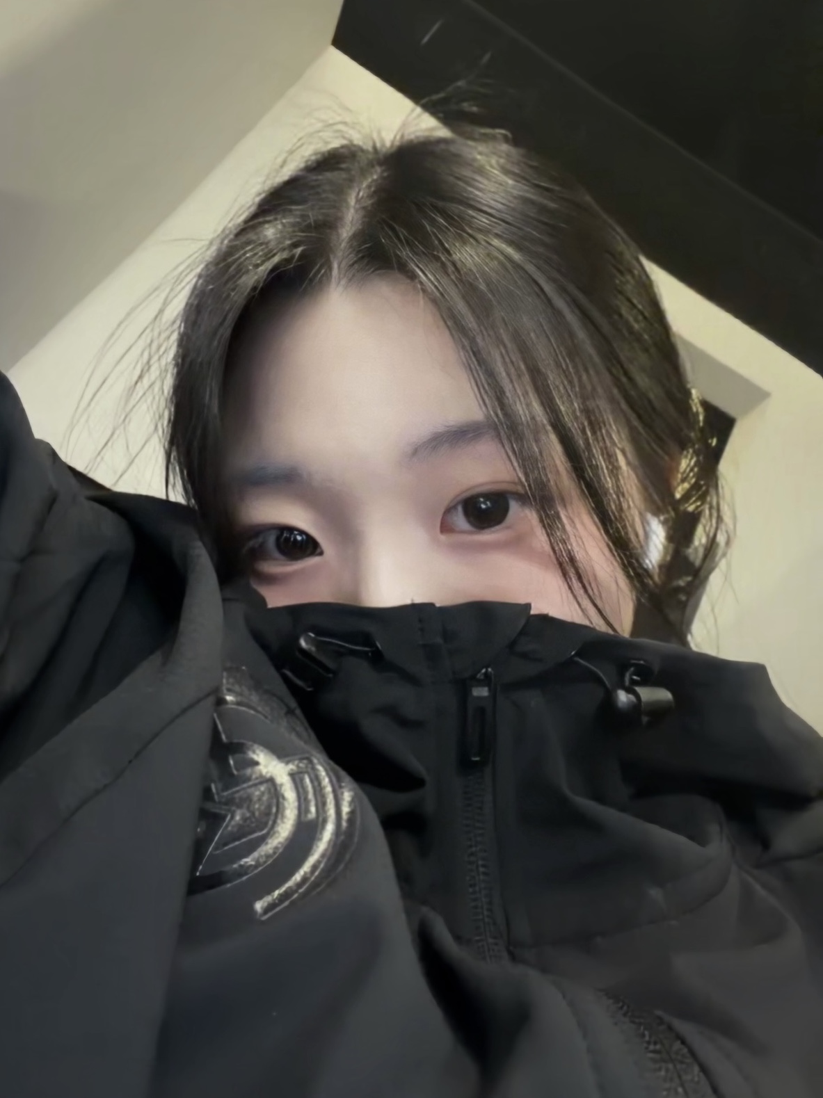 Adidas Real Madrid Travel Full Zip Windbreaker Black - KR Sizing (Non Marking Ver.) 착용 스타일 - 1