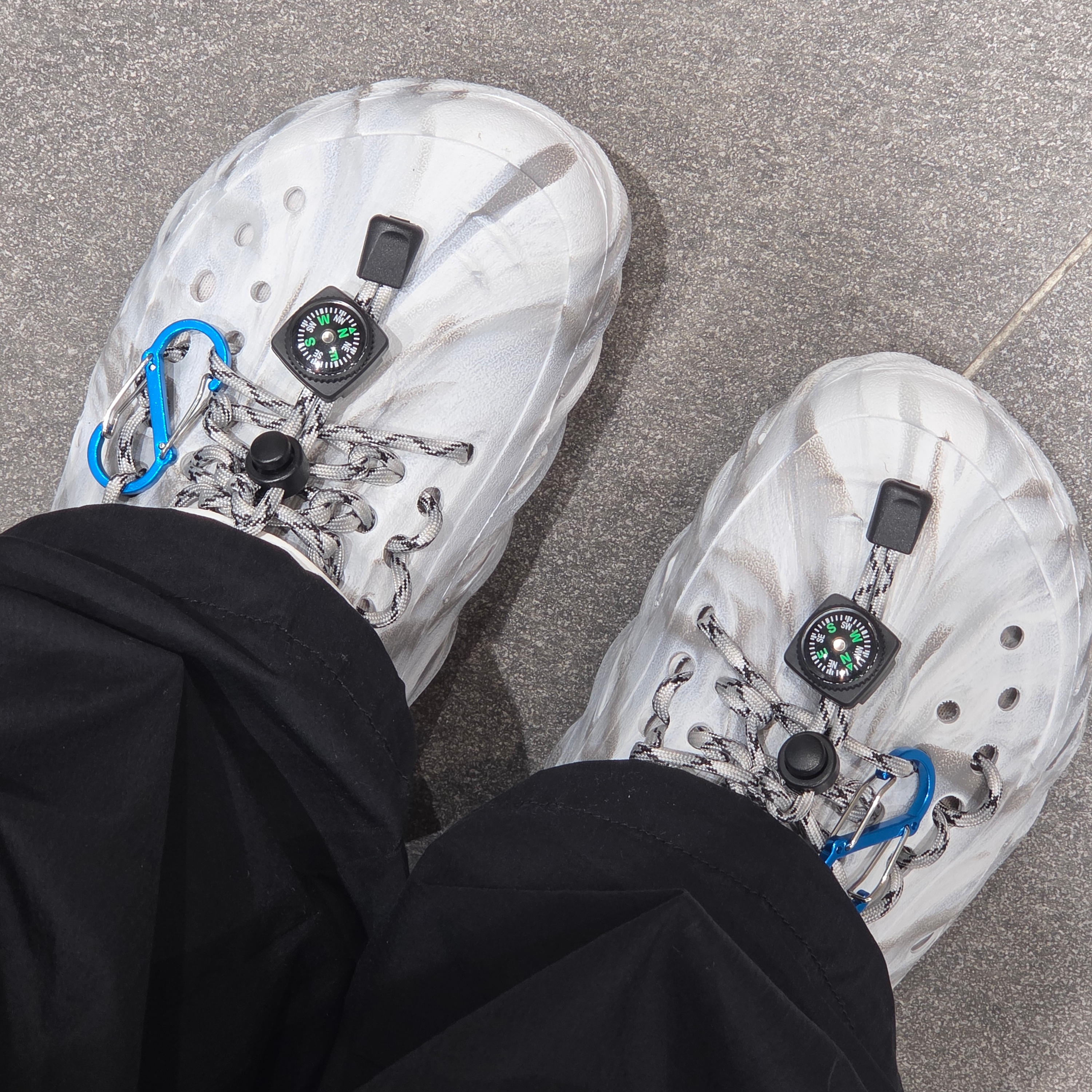 Crocs Echo Marbled Clog Moonlight Multi 착용 스타일 - 4