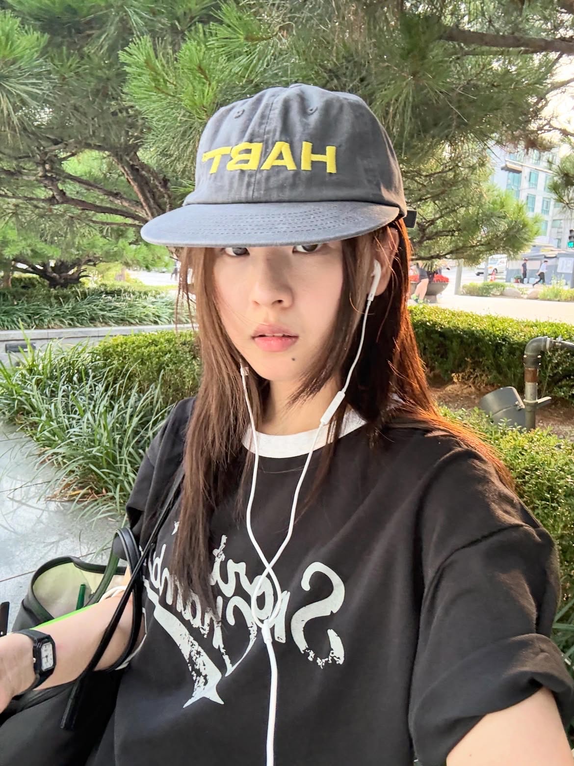 SPORT CHAMBER Active Logo T-Shirt BLACK 착용 스타일 - 1