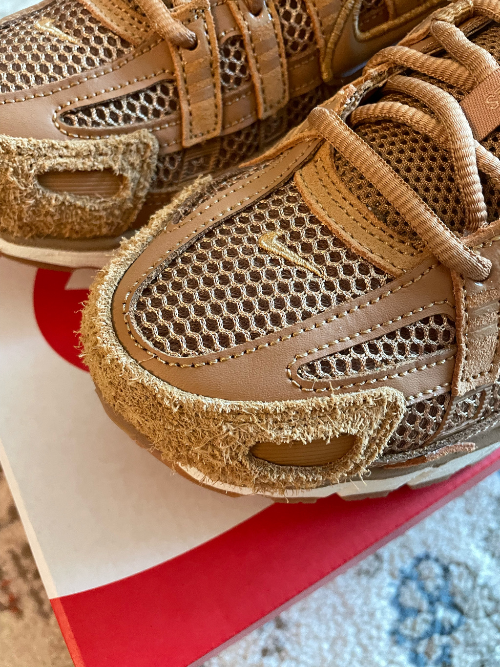 Nike P-6000 SE Flax Metallic Gold 착용 스타일 - 4