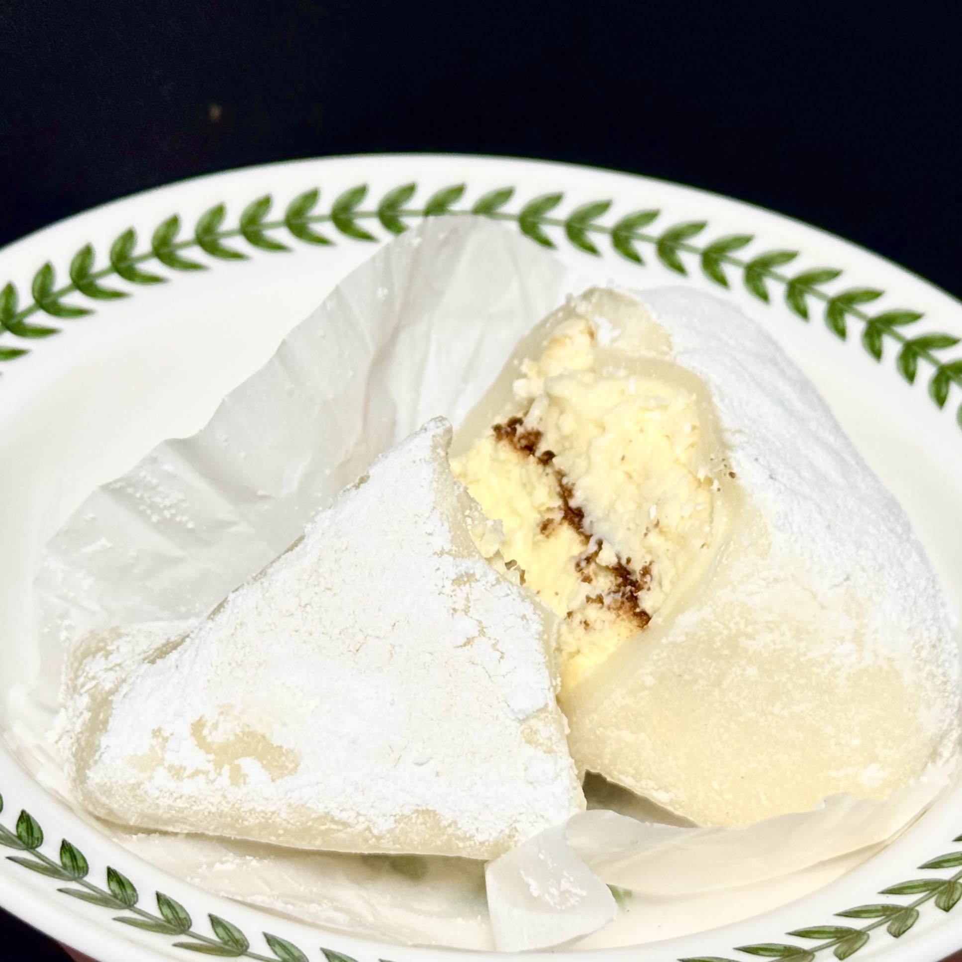 [KREAM 단독] What A Bread Mochi Cheesecake, [KREAM 단독] What A Bread Doodle Short Sleeve White 착용 스타일 - 2