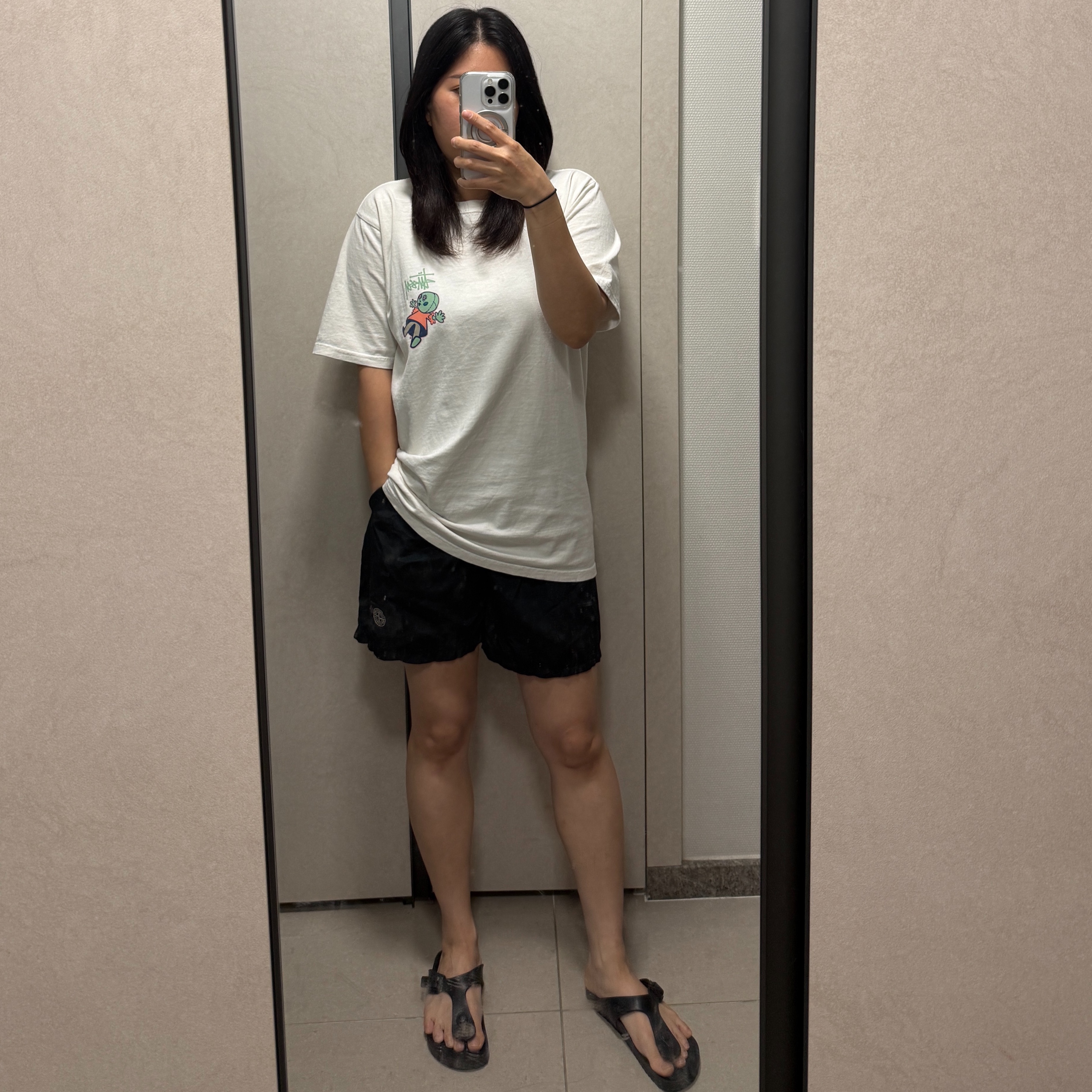 Stussy Dollie Pigment Dyed T-Shirt Natural, Stone Island B100004 Nylon Metal in Econyl Regular Fit Mid Length Swim Shorts with Pockets Black - 26SS 착용 스타일