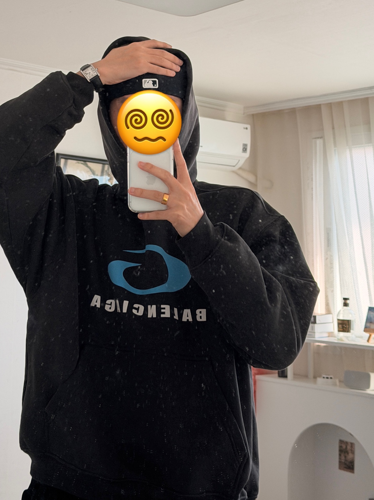 Balenciaga Washed Crayon Loop Oversized Hoodie Washed Black White, New Era 59Fifty MLB Authentic New York Yankees Game Navy 착용 스타일 - 1