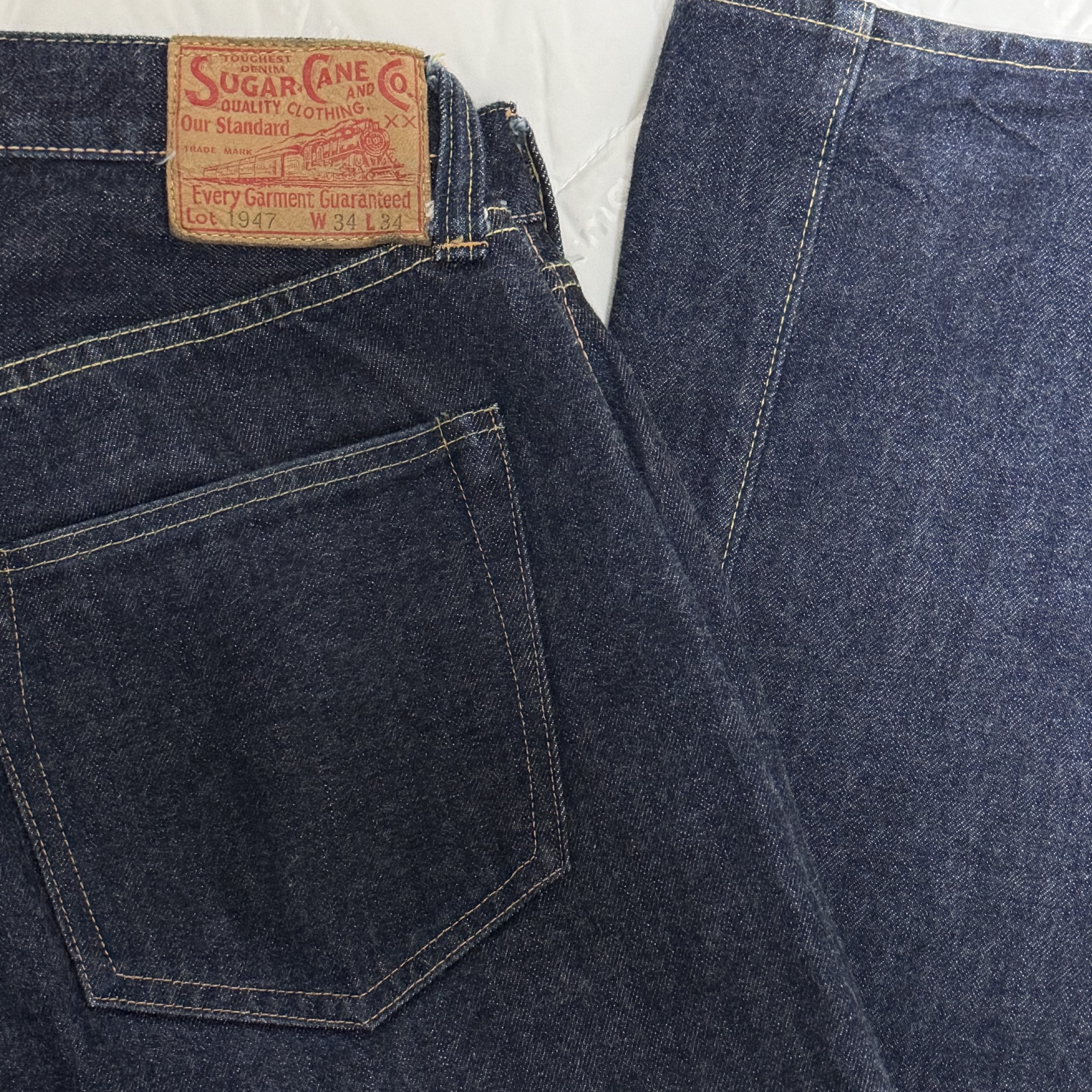 Dr. Martens 1461 Smooth Black, Sugar Cane 14.25 oz. Denim 1947 Model Regular Straight One Wash 착용 스타일 - 5