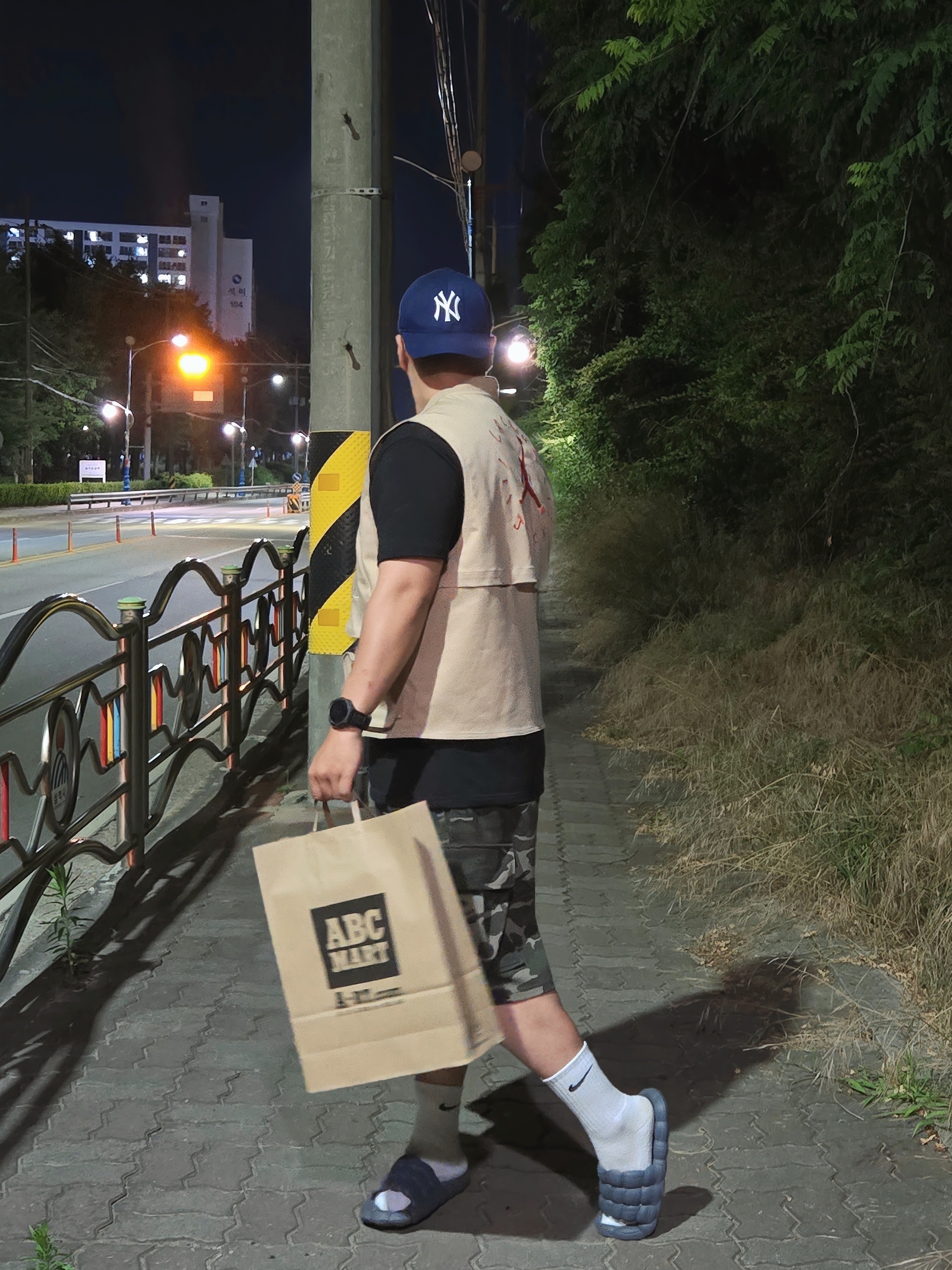 New Era MLB New York Yankees Basic Unstructured Ball Cap Medium Navy, Jordan x Travis Scott Utility Vest - Asia 착용 스타일