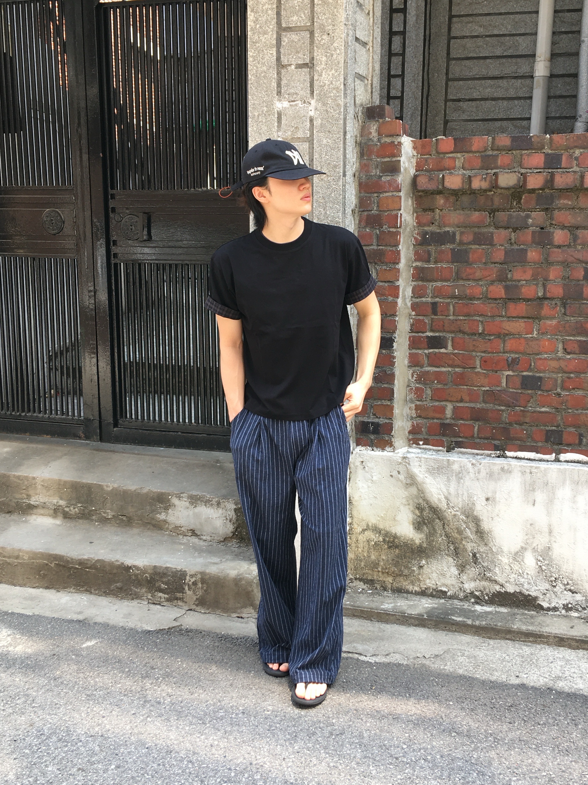 Aoiro 6-Panel Bone A/N Cap Black, Island Slipper Classic Leather Black 착용 스타일