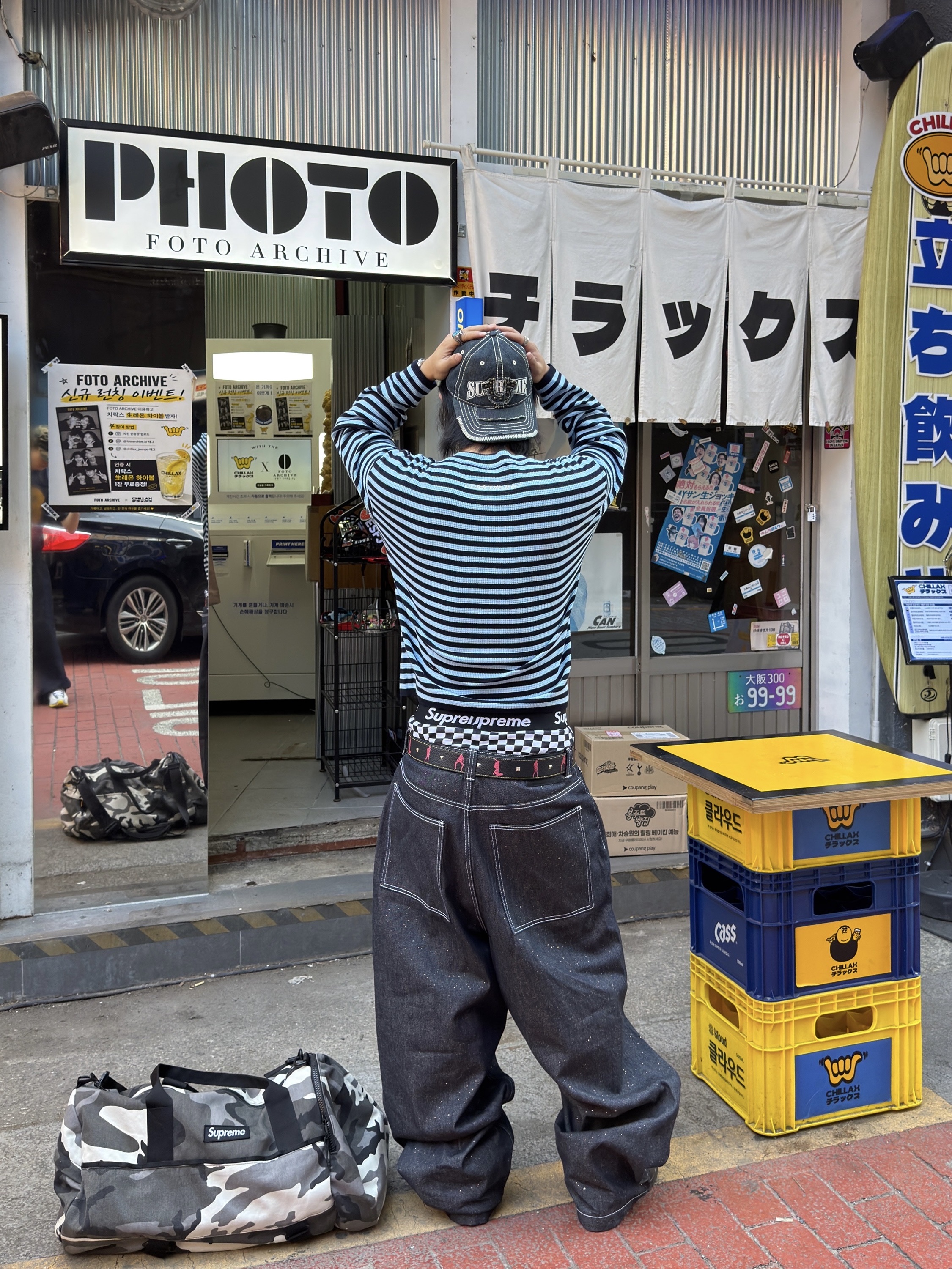 Supreme x True Religion Mesh Back 6-Panel Dirty Indigo - 25FW, Supreme Duffle Bag Snow Camo - 25SS 착용 스타일 - 3