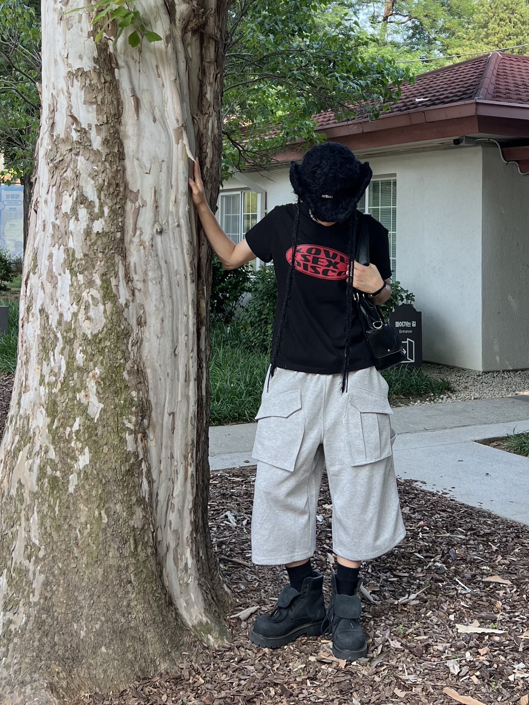 [KREAM 단독] Flavorism Bermuda Cargo Sweat Pants Melange 착용 스타일 - 7