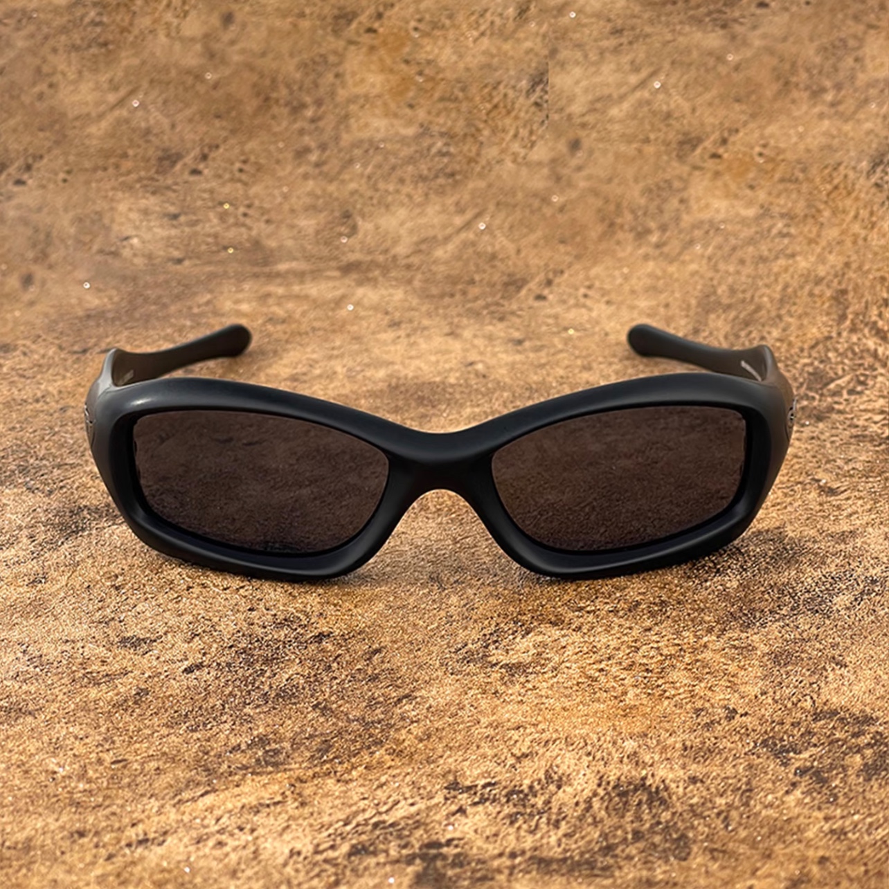 Oakley MUZM Fatcat Matte Black Frame Prizm Grey Lenses High Bridge Fit 착용 스타일 - 3