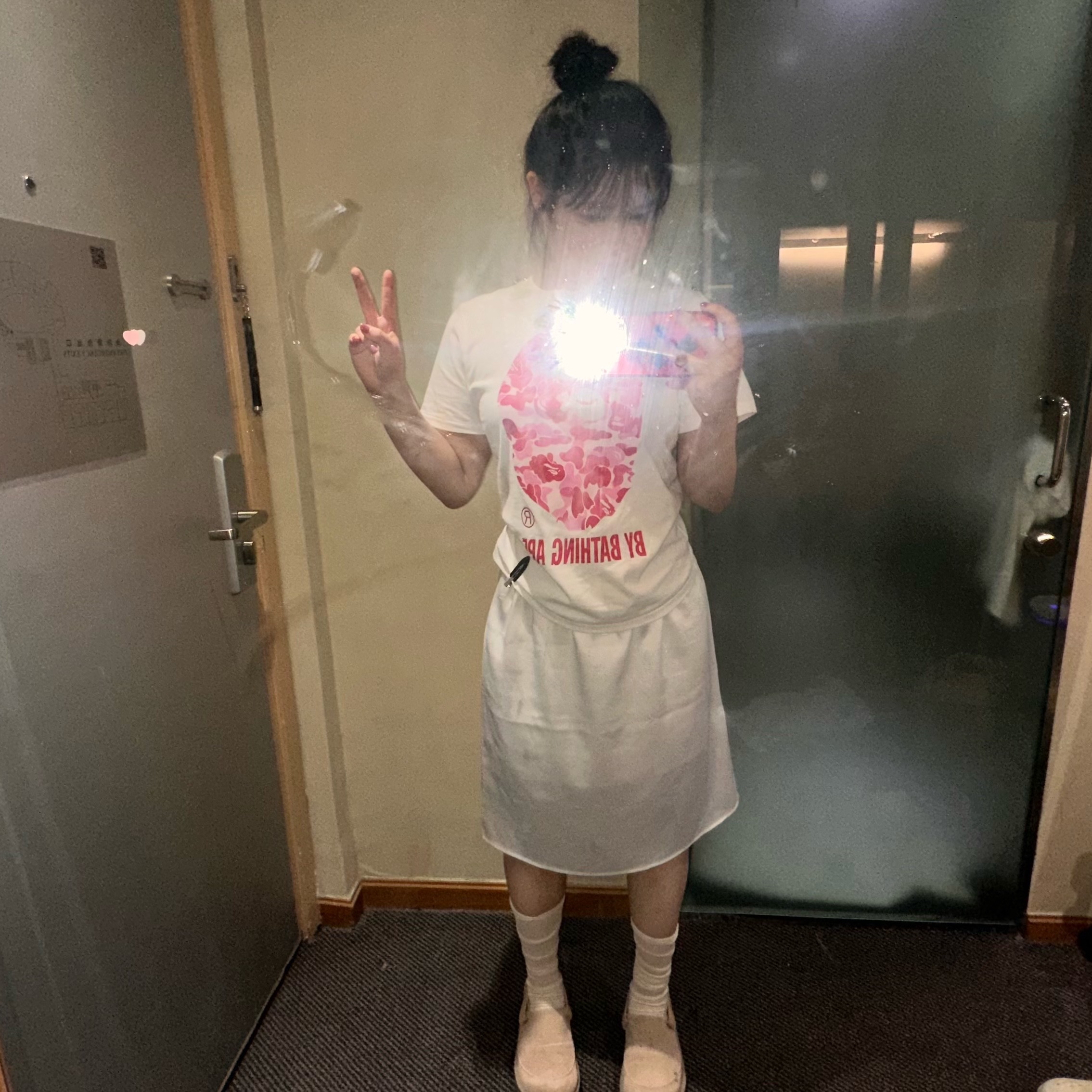 BAPE ABC Camo By Bathing Ape T-Shirt White Pink 착용 스타일 - 2