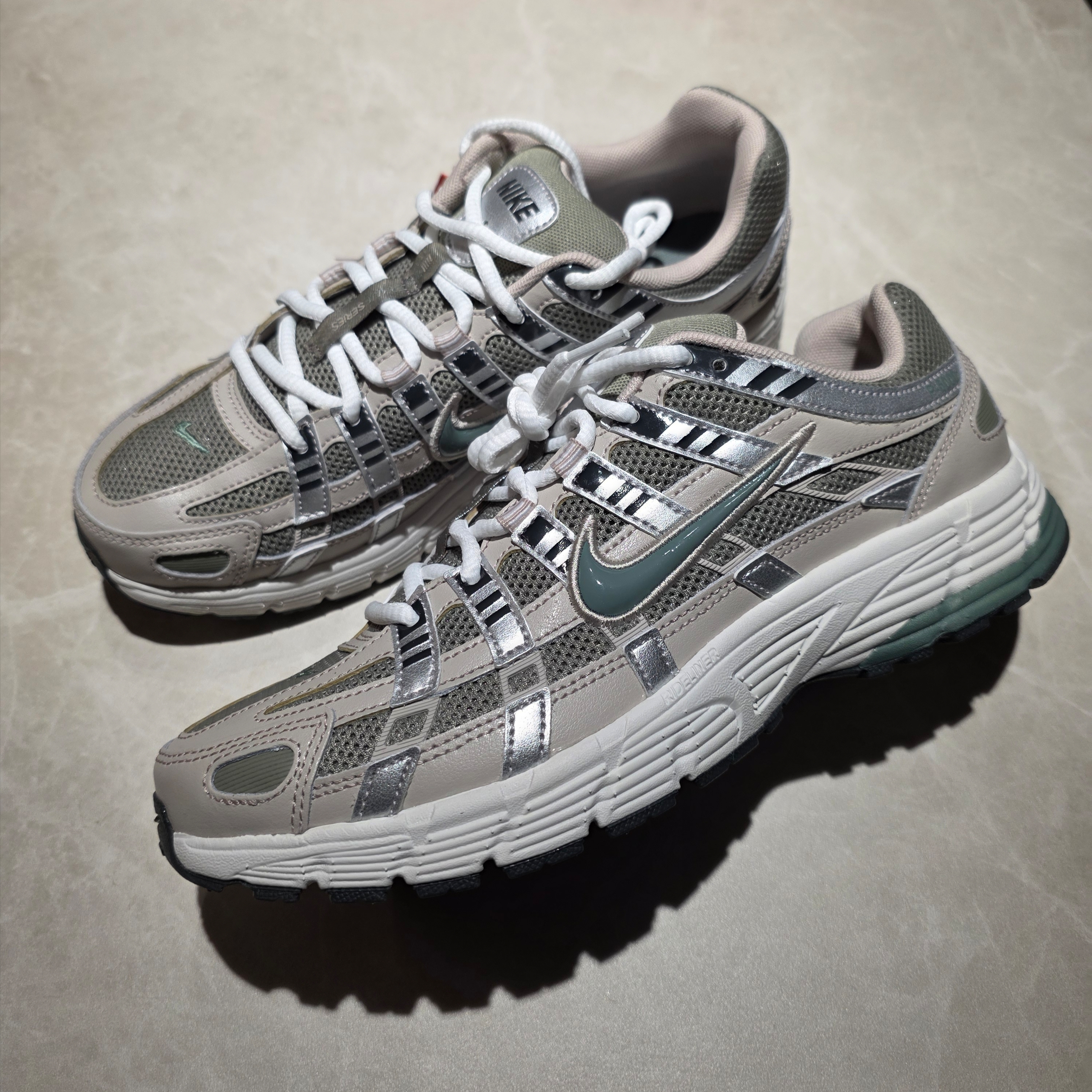 Nike P-6000 Metallic Silver 착용 스타일