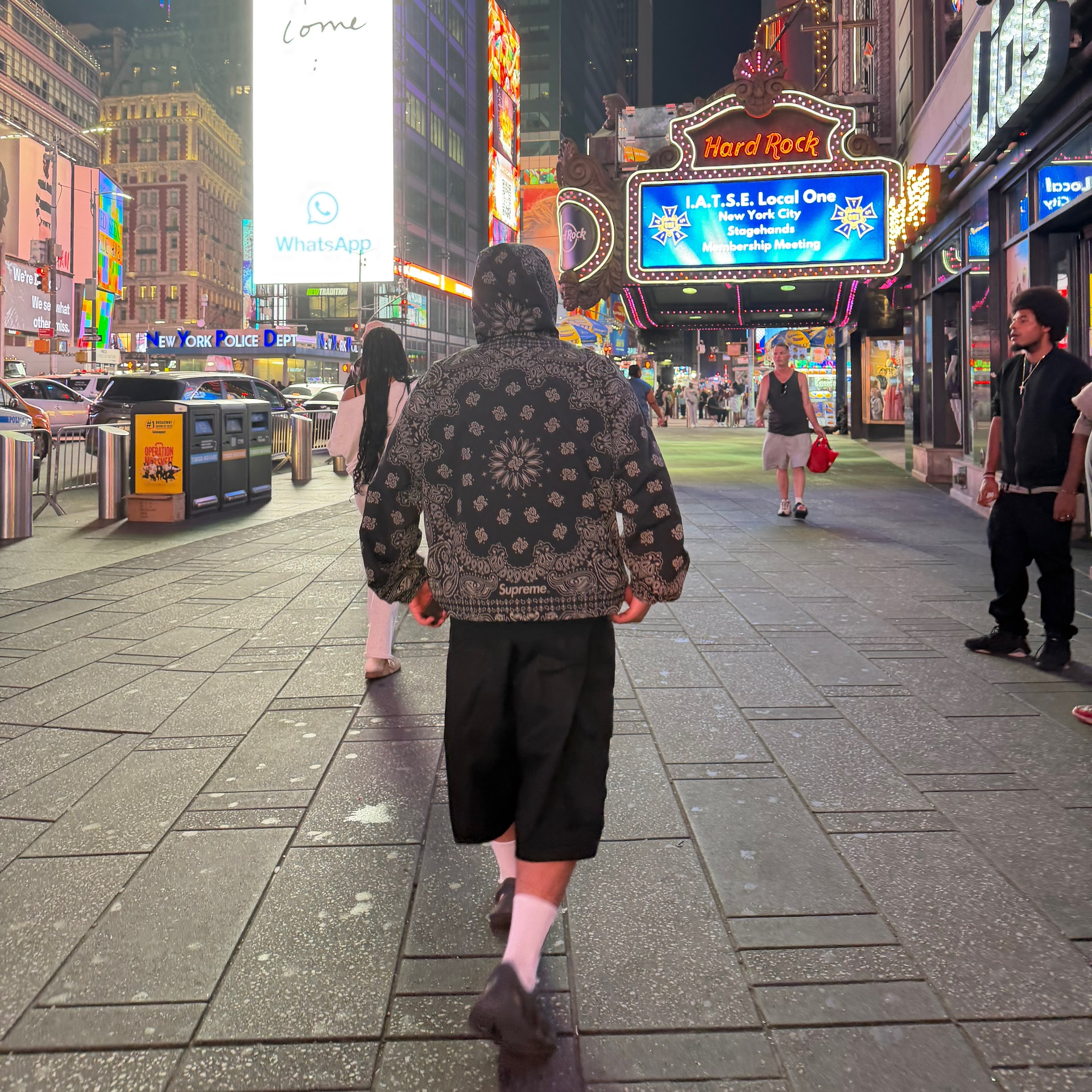 Supreme Reflective Bandana Anorak Black - 26SS, Adidas Yeezy Foam RNNR Onyx 착용 스타일