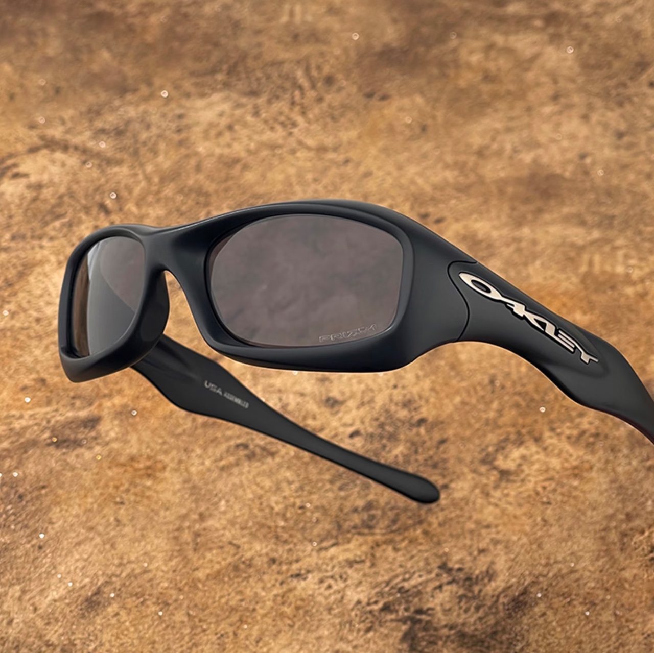Oakley MUZM Fatcat Matte Black Frame Prizm Grey Lenses High Bridge Fit 착용 스타일 - 2