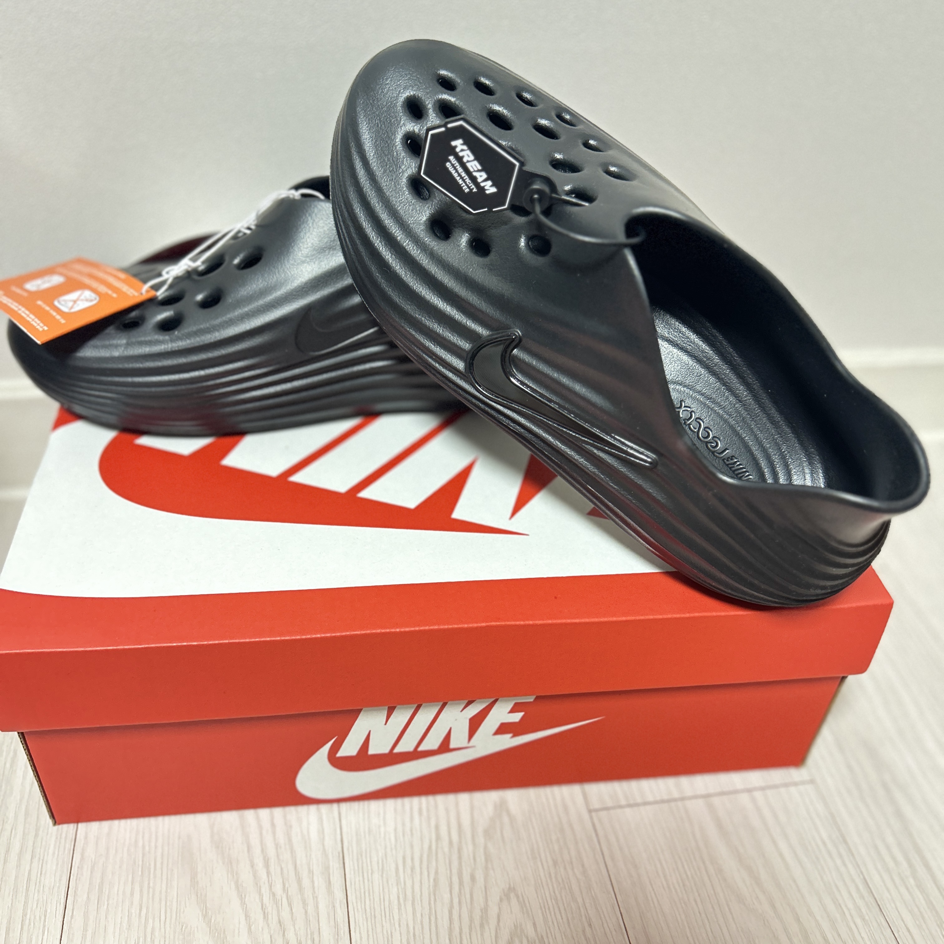 Nike ReactX Rejuven8 Triple Black 착용 스타일