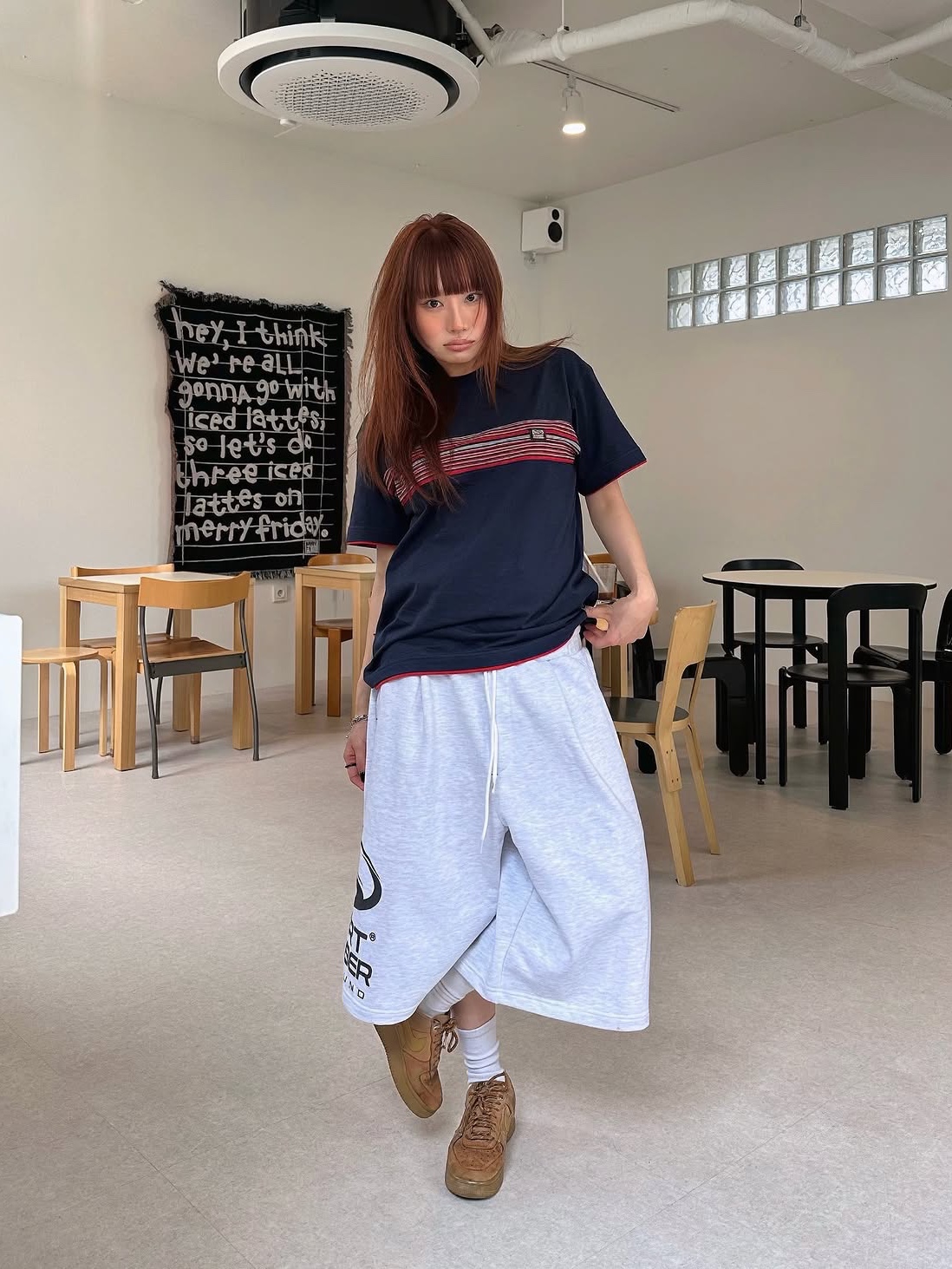 SPORT CHAMBER Bermuda Sweat Shorts 1% Gray 착용 스타일 - 2