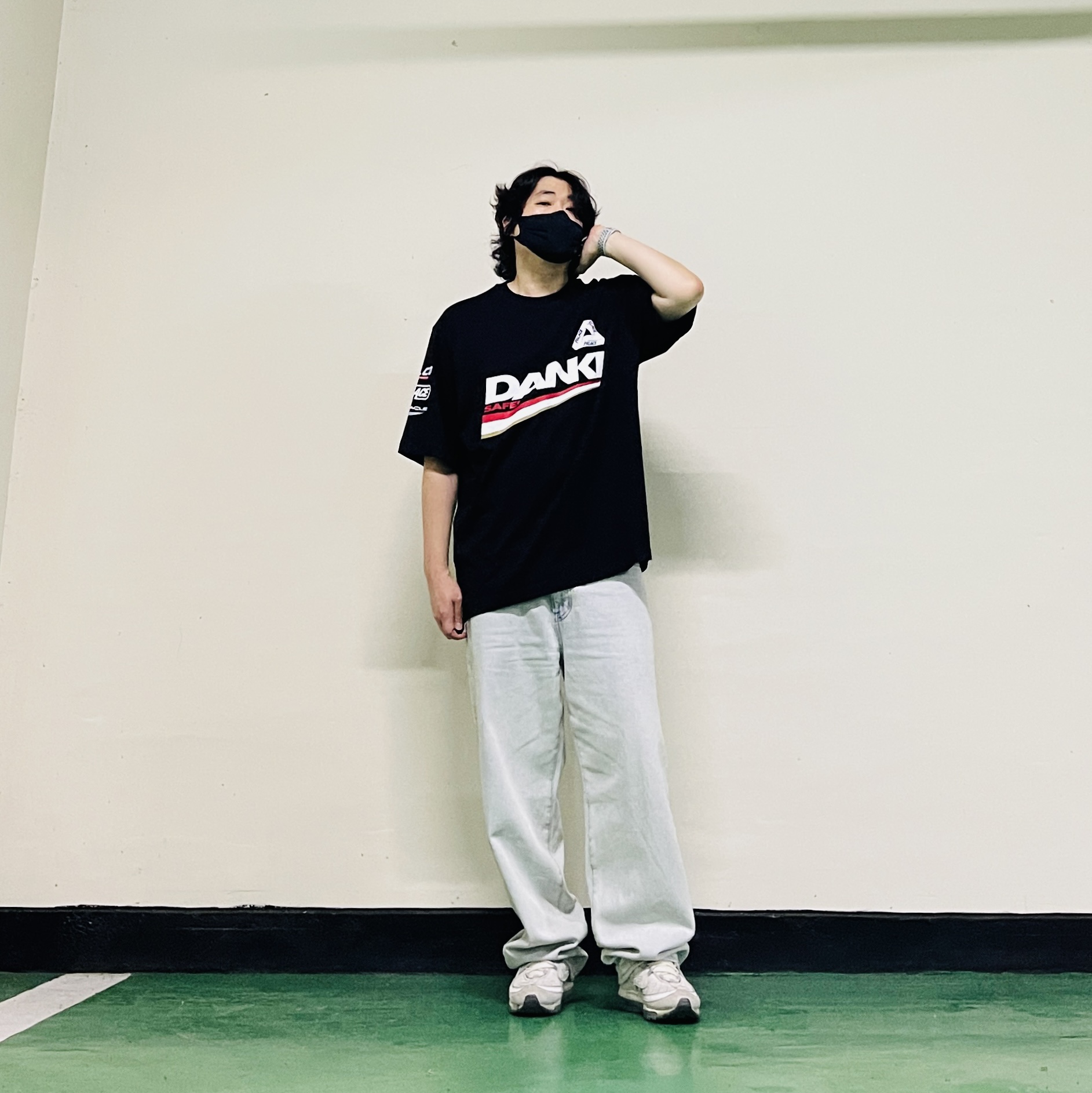 Nike Air Max 98 Summit White, Palace Danke T-Shirt Black - 26SS 착용 스타일 - 4