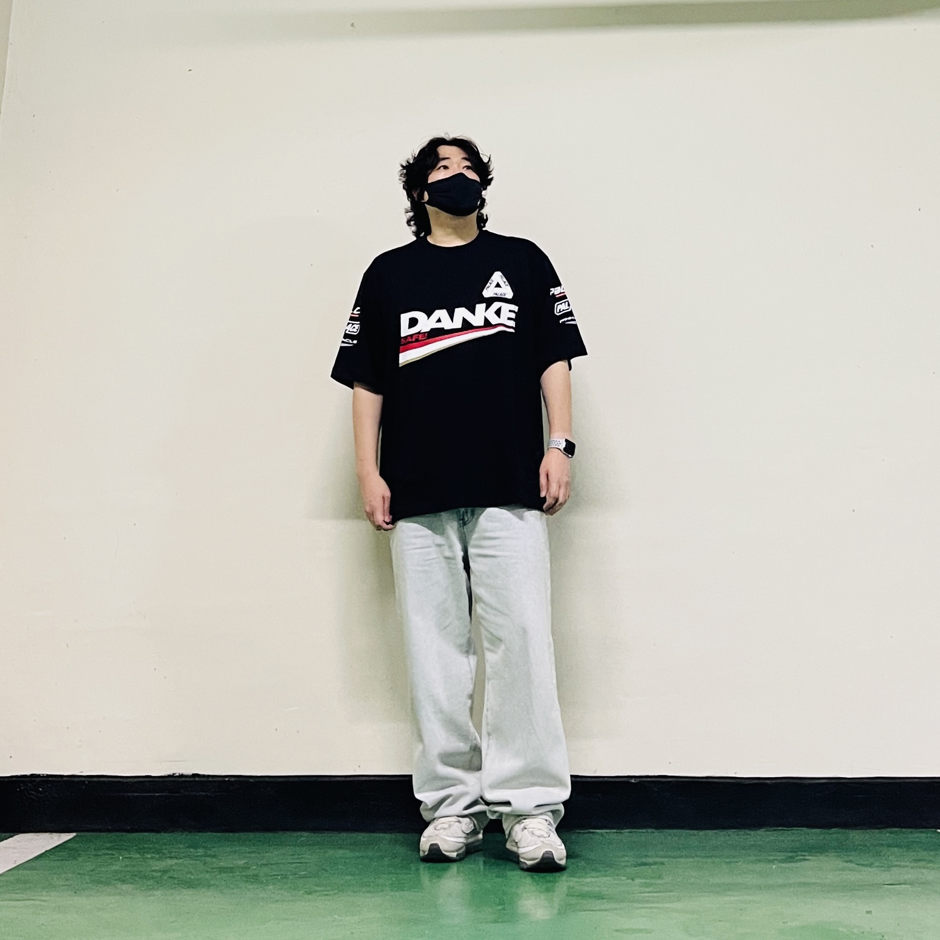 Nike Air Max 98 Summit White, Palace Danke T-Shirt Black - 26SS 착용 스타일 - 3
