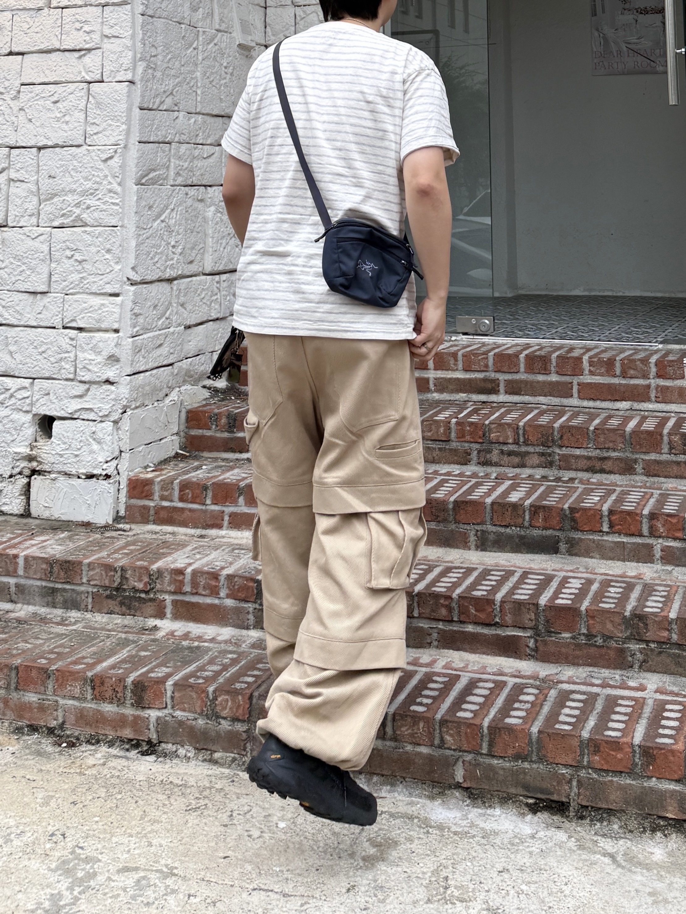 Human Made Striped Heart T-Shirt Gray, Kamien Titan Baggy Pants Beige 착용 스타일 - 2