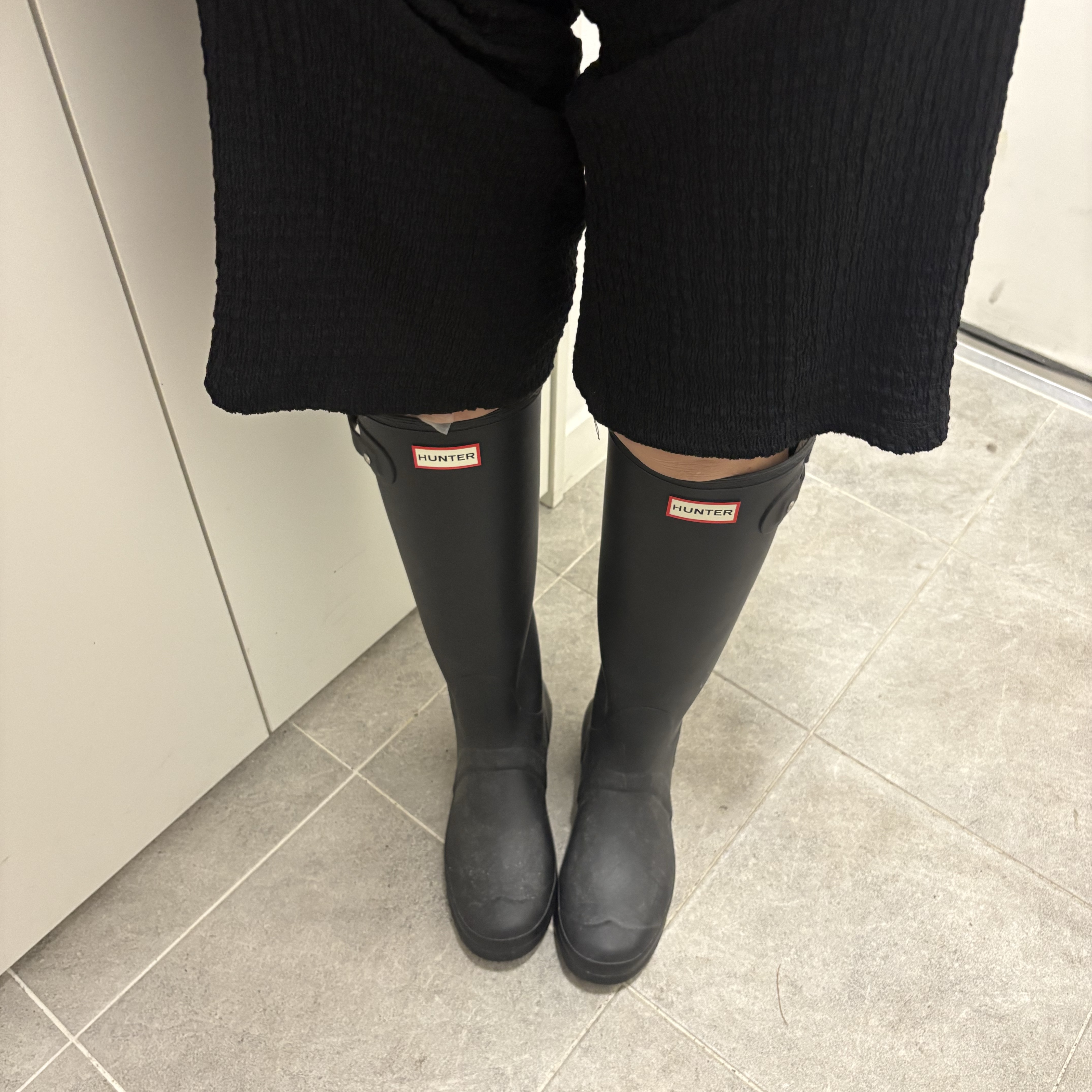 (W) Hunter Original Tall Rain Boots Black 착용 스타일