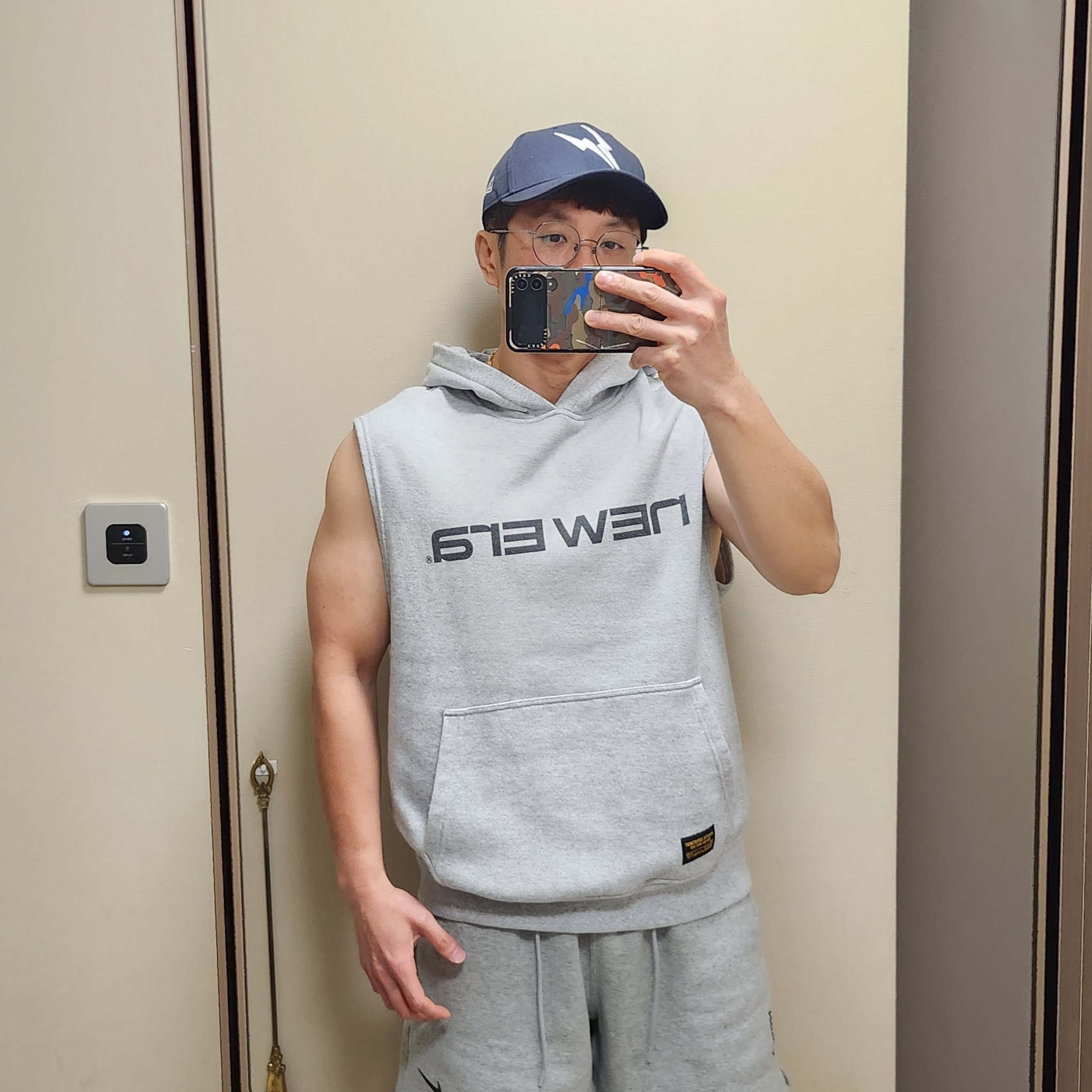 Nike x Drake Nocta Cardinal Fleece Shorts Dark Grey Heather - Asia 착용 스타일 - 3