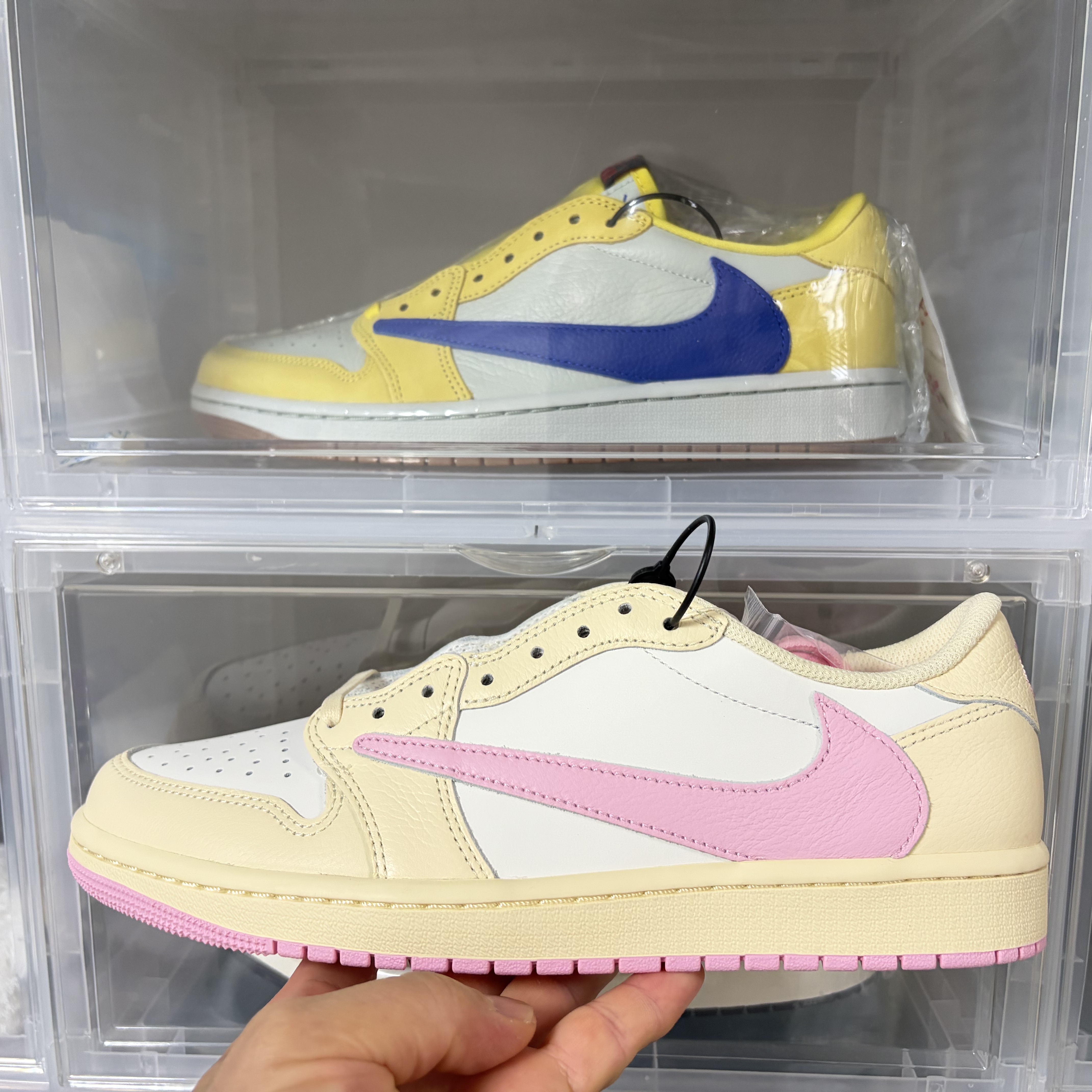 Jordan 1 x Travis Scott Retro Low OG SP Muslin Shy Pink 착용 스타일 - 2