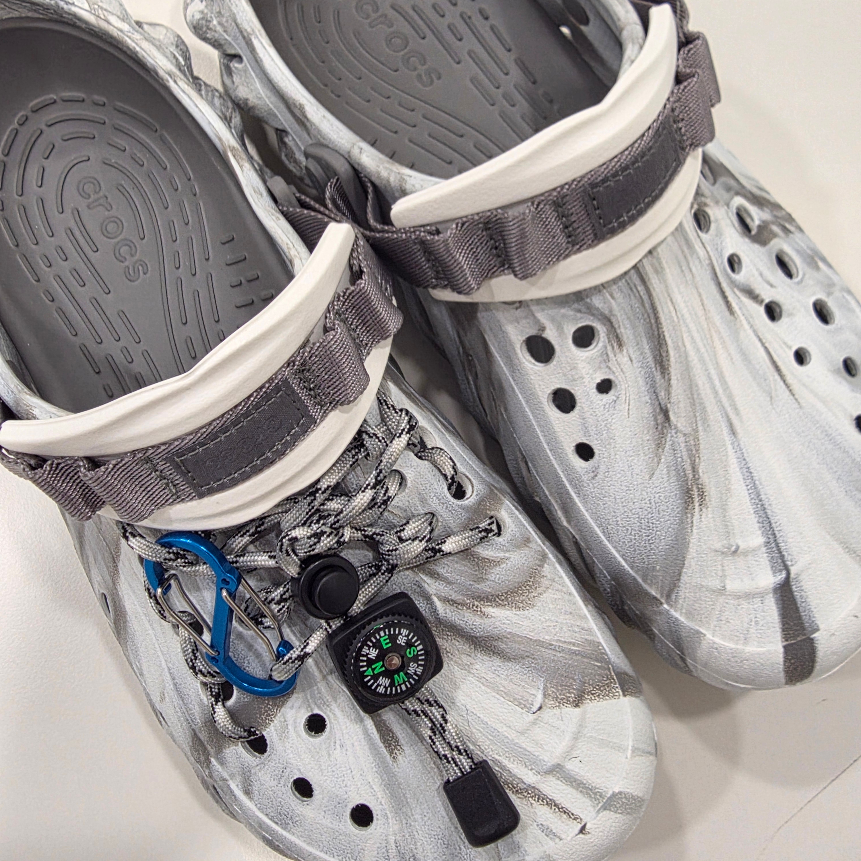 Crocs Echo Marbled Clog Moonlight Multi 착용 스타일 - 2