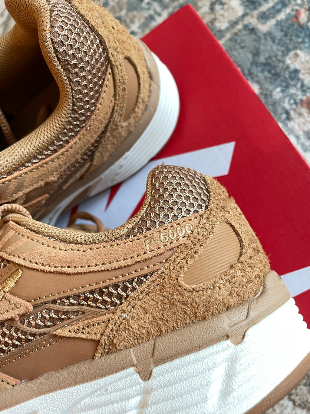 Nike P-6000 SE Flax Metallic Gold 착용 스타일 - 5
