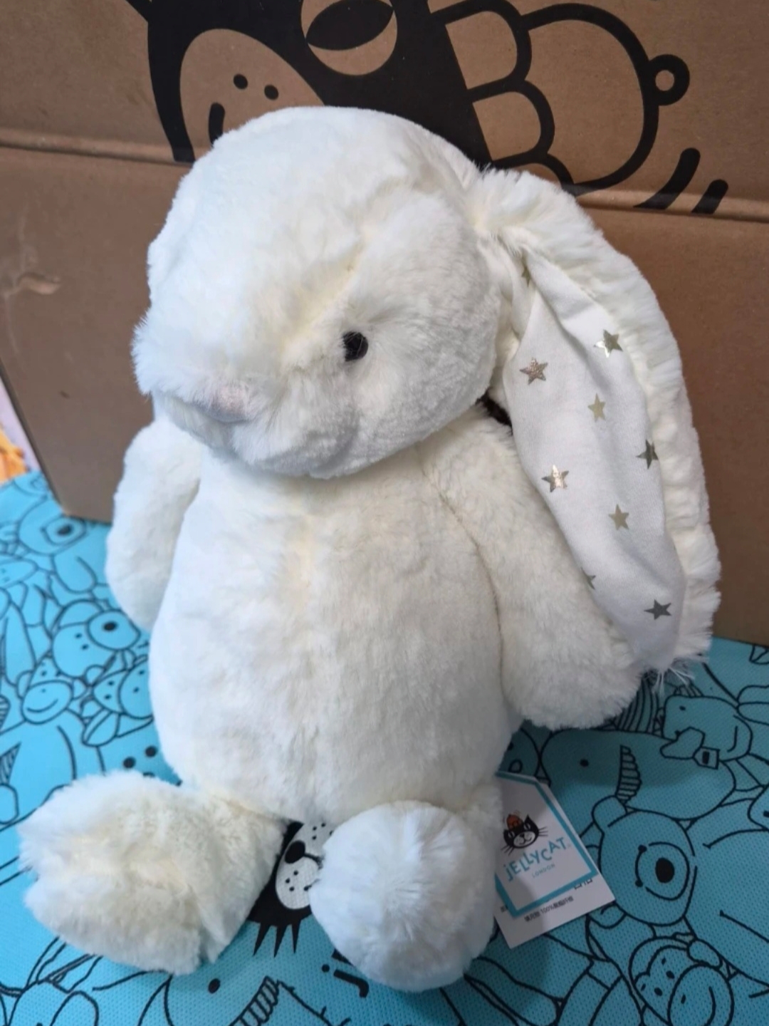 Jellycat Bashful Twinkle Bunny Medium Cream 착용 스타일