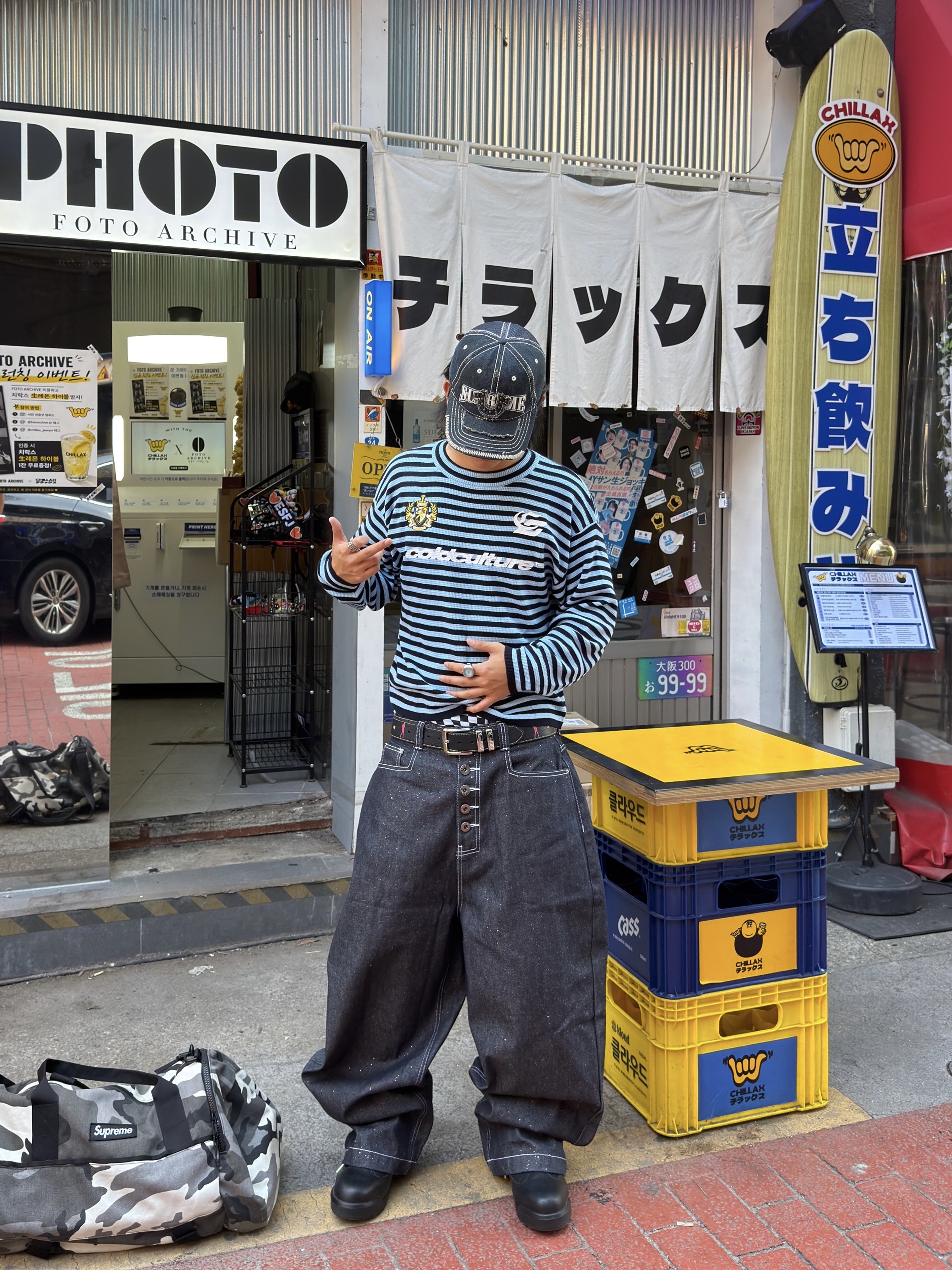 Supreme x True Religion Mesh Back 6-Panel Dirty Indigo - 25FW, Supreme Duffle Bag Snow Camo - 25SS 착용 스타일 - 2