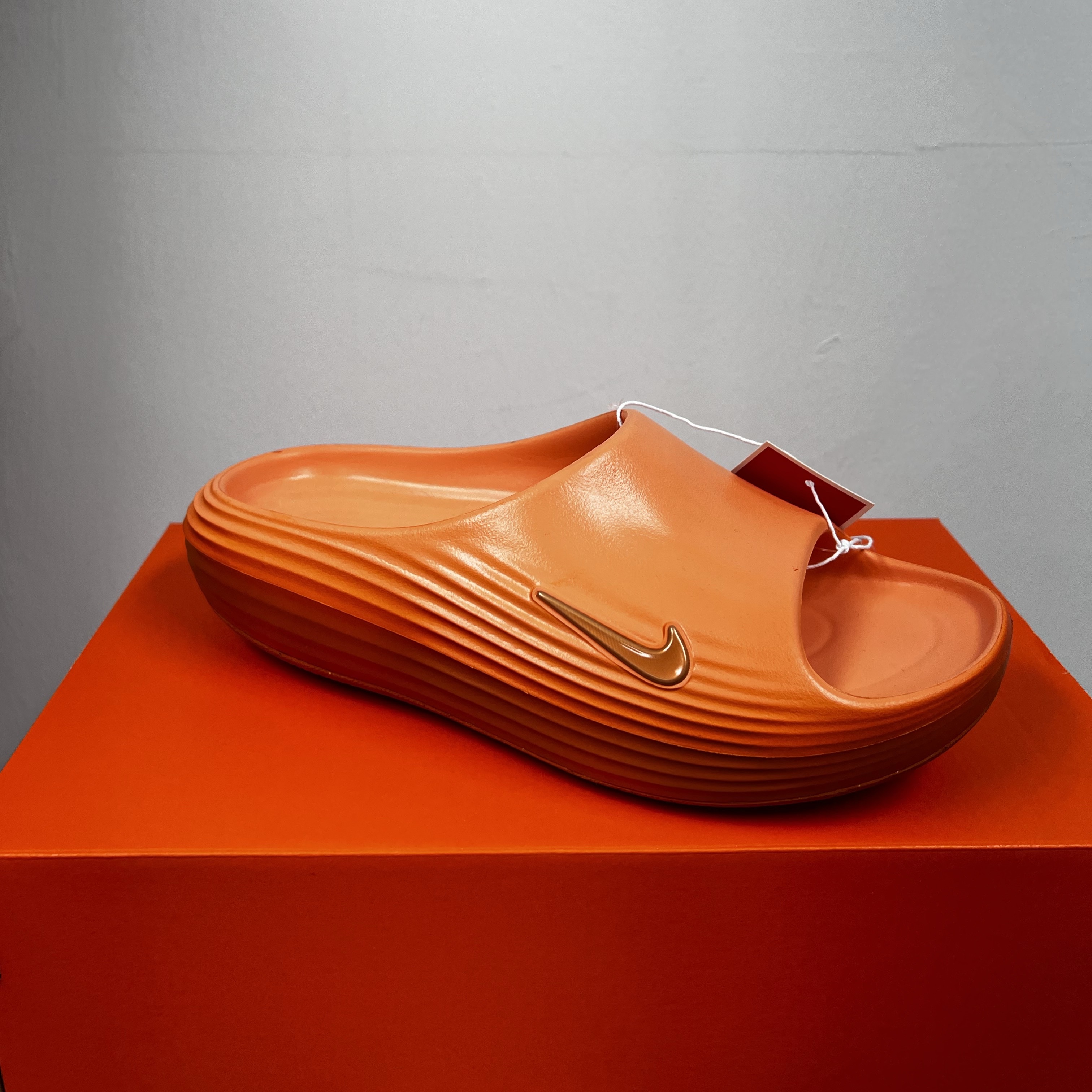 Nike ReactX Rejuven8 Slide Marrakesh Campfire Orange 착용 스타일