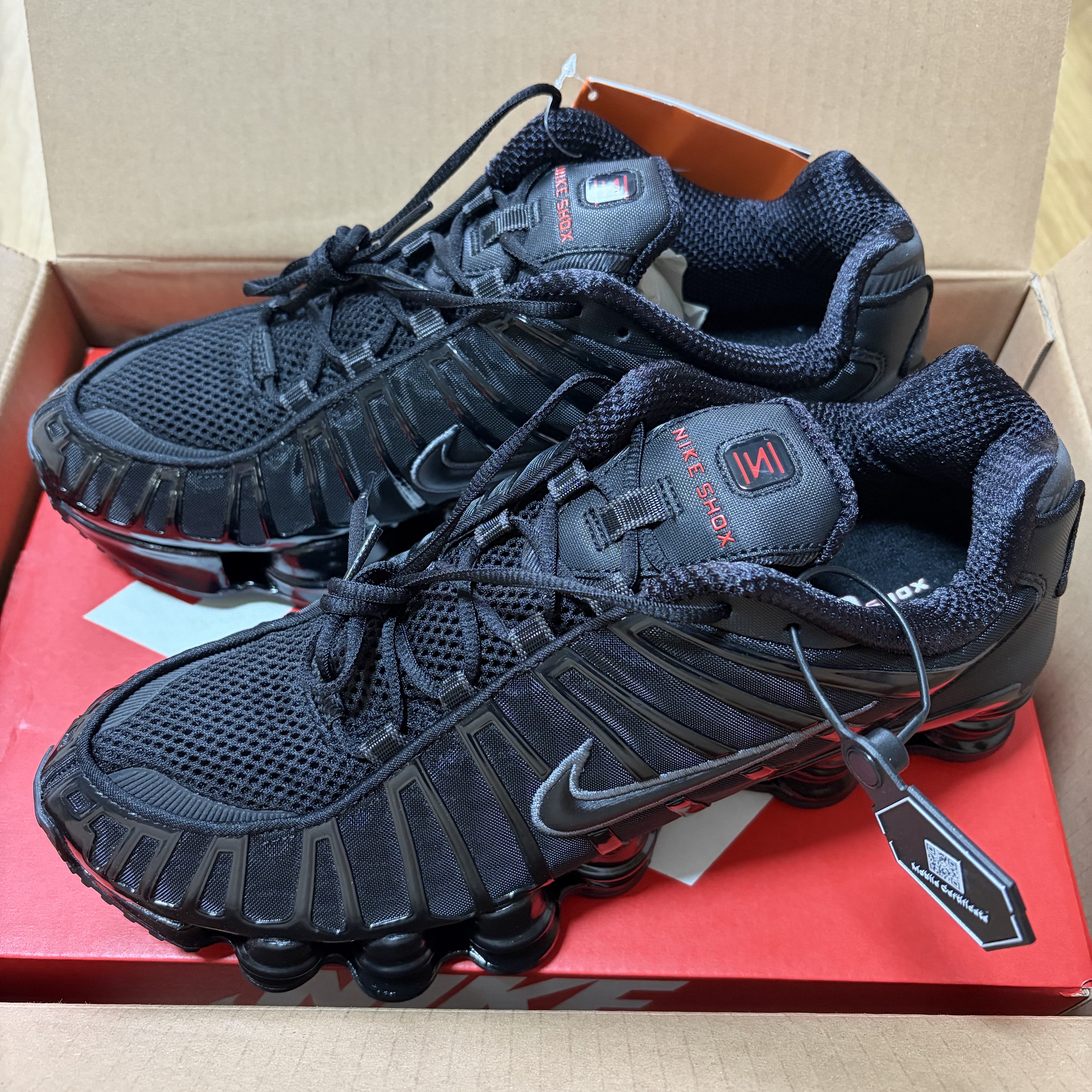 Nike Shox TL Black Metallic Hematite 착용 스타일