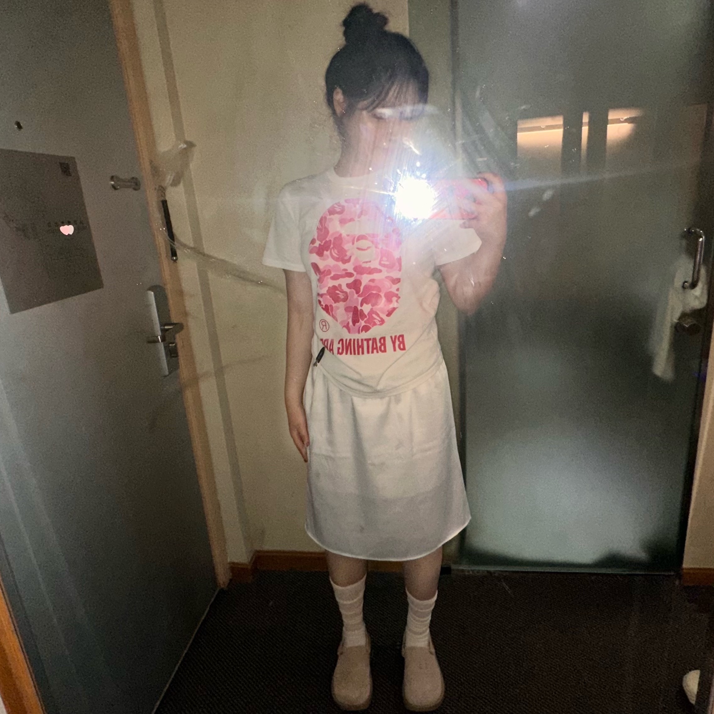 BAPE ABC Camo By Bathing Ape T-Shirt White Pink 착용 스타일 - 1