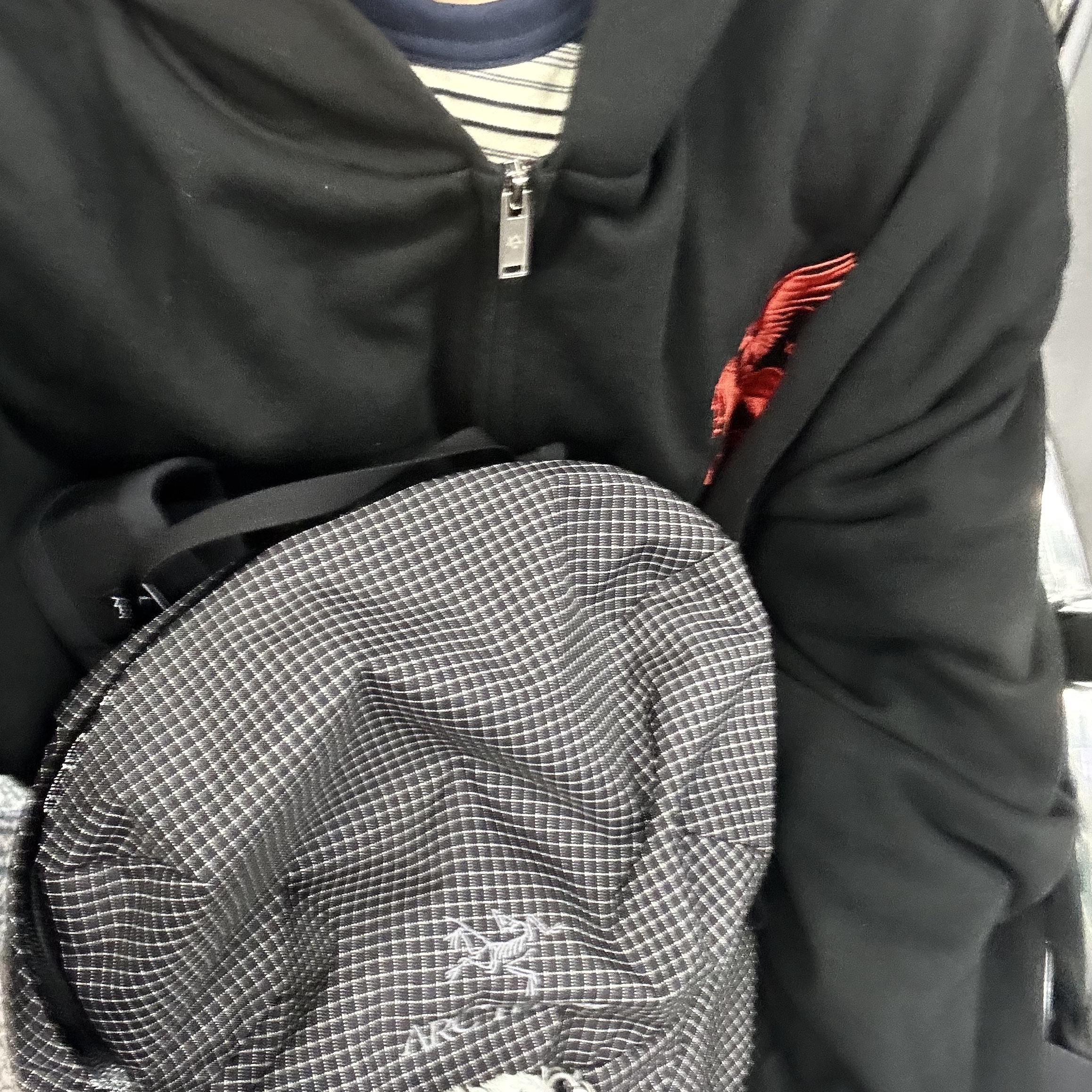 [트리플적립] PACOSPLY Falling Angel Zip Up Hoodie Black, Arc'teryx Konseal 15 Backpack Black 착용 스타일 - 3