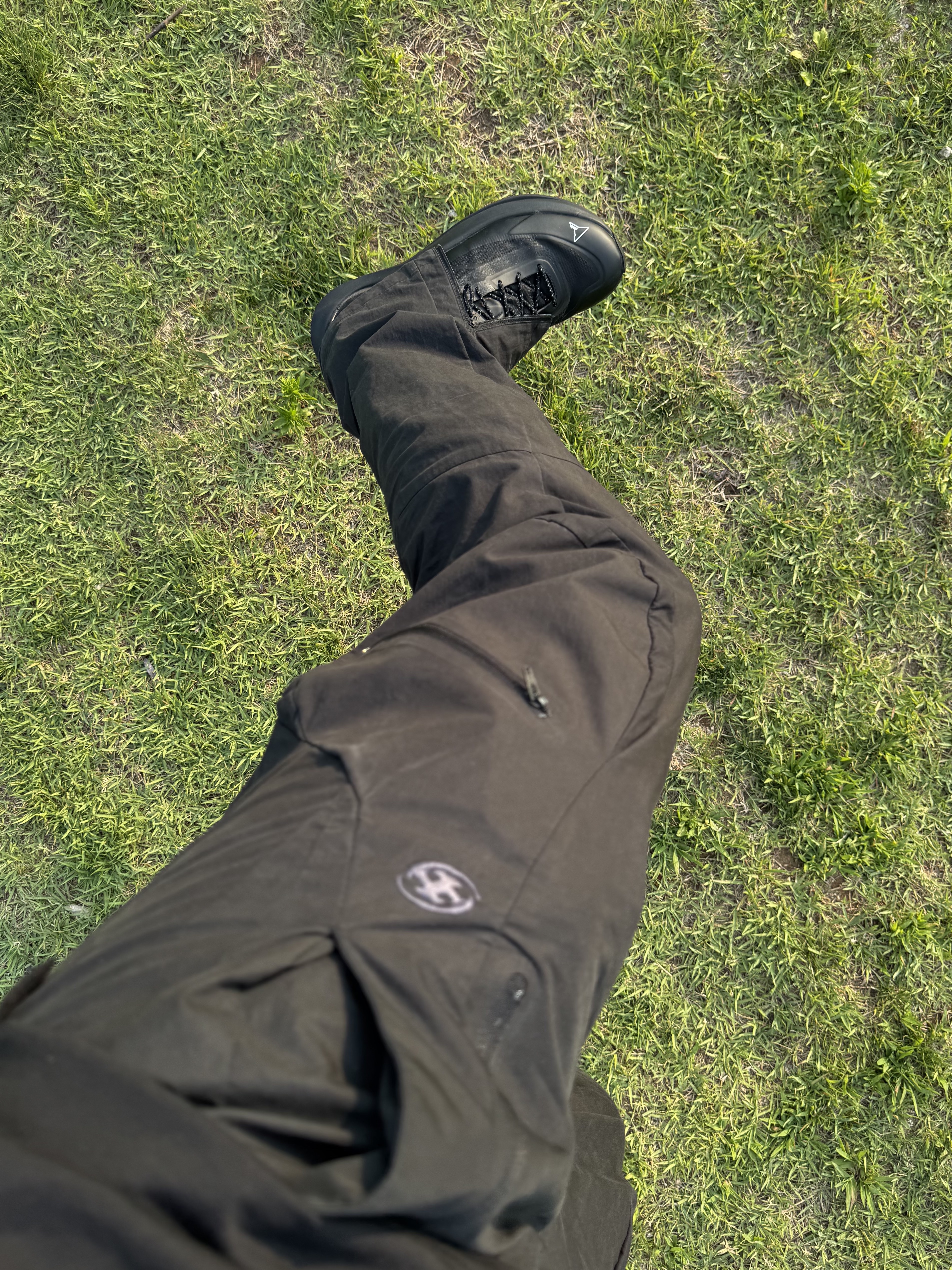 Roa Hiking Sella Black, Oakley Plantaris Matte Black Frame Prizm Grey Lenses Regular Universal Fit 착용 스타일 - 3
