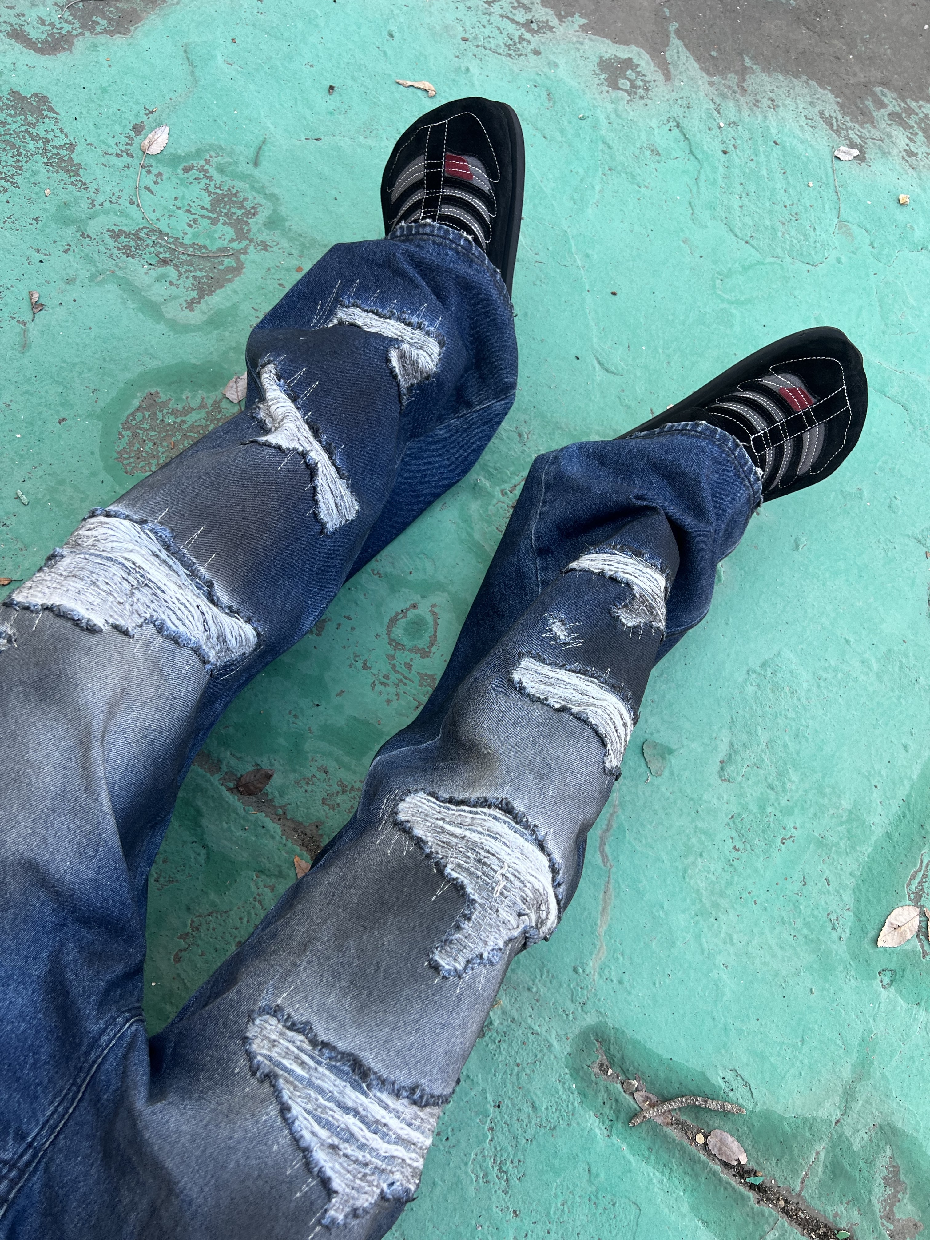 Cornerbless Quilted Dirty Denim Pants Mid Blue, Undermycar Gashutein 6 Six People Graphic T-Shirt Bristol Black - 24SS 착용 스타일 - 8