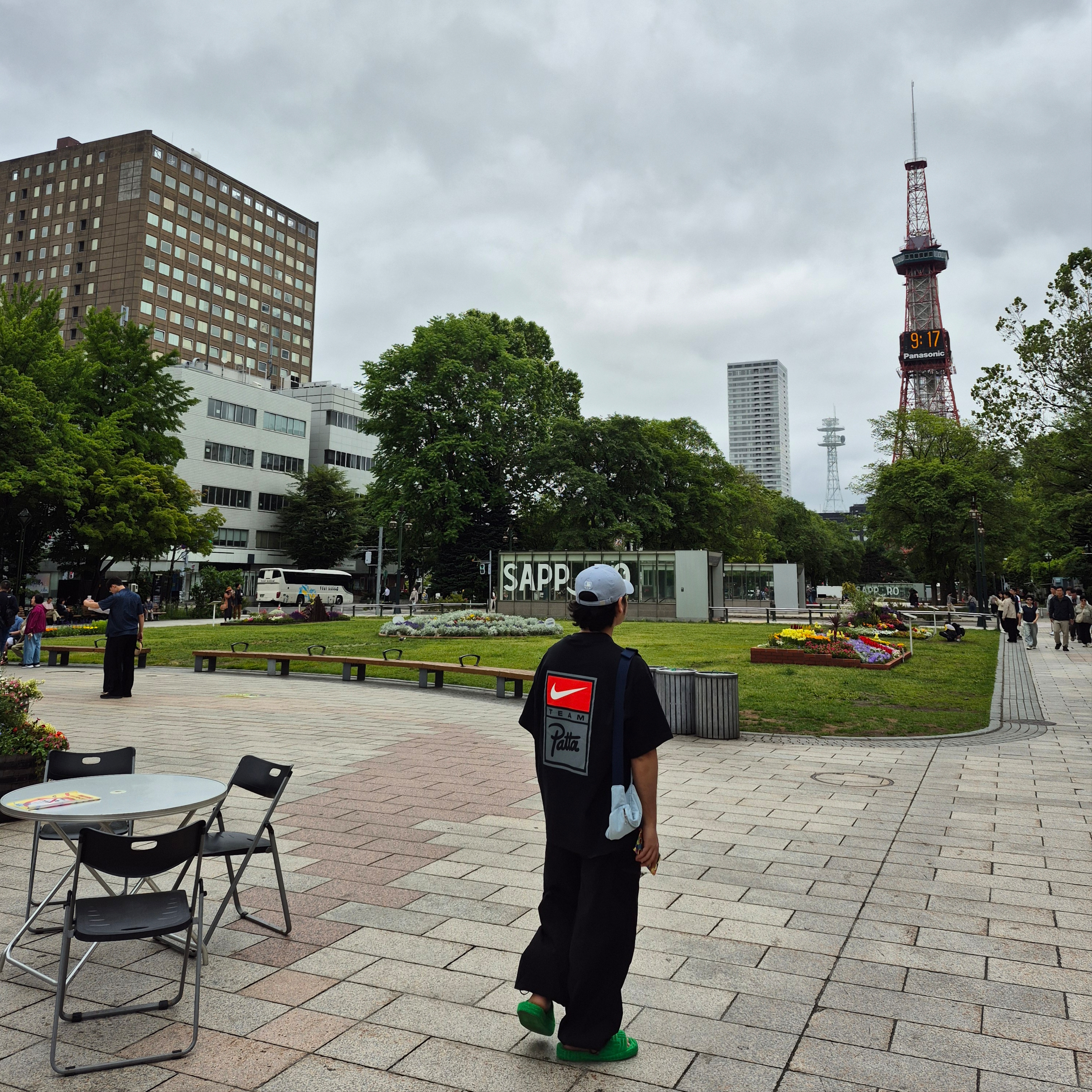Mischief x Helinox Lightweight Track Pants Black, Nike x Patta T-Shirt Black (HJ0741-010) 착용 스타일