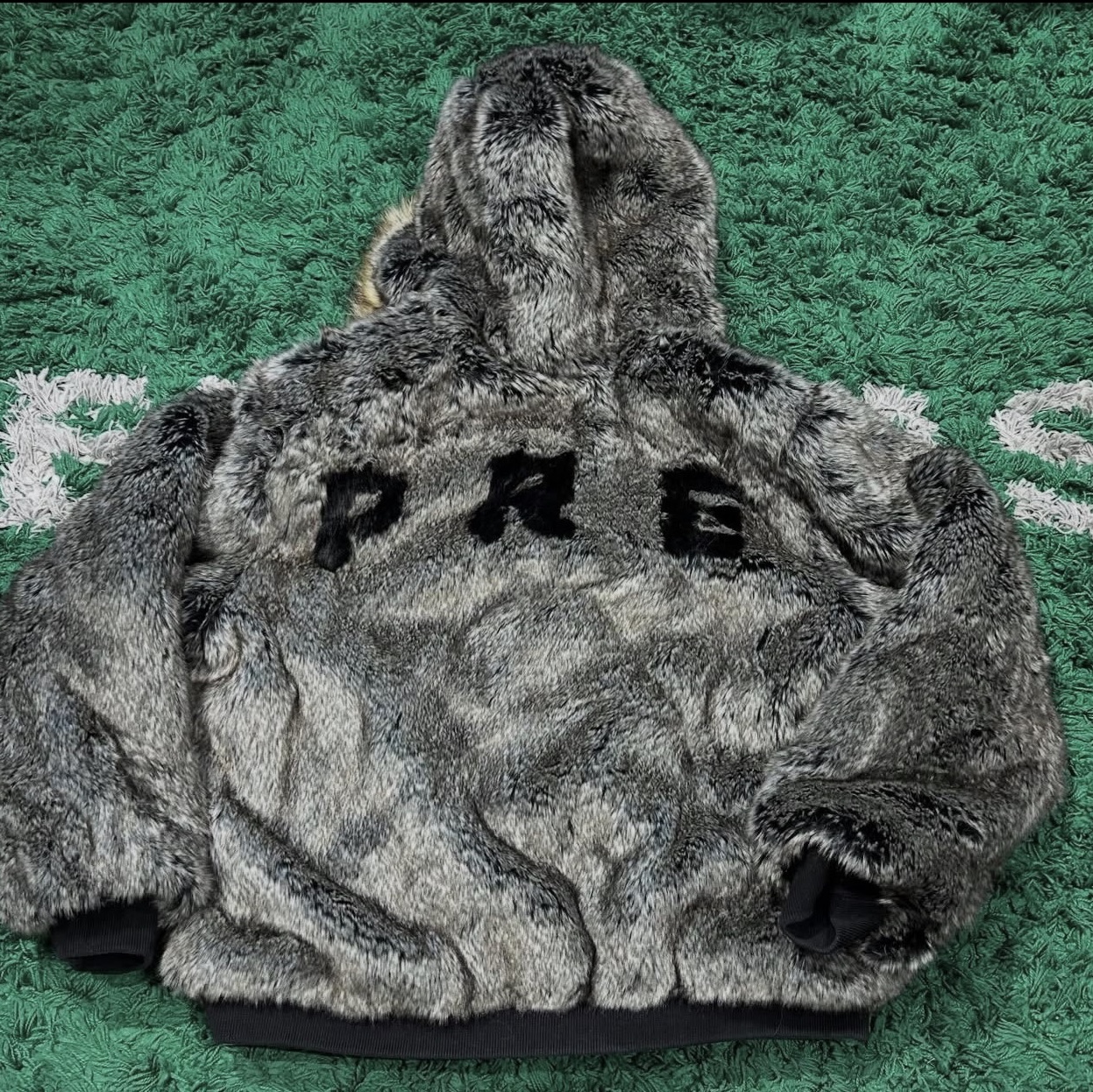 Supreme Reversible Faux Fur Hooded Work Jacket Red - 26SS, Supreme Reversible Faux Fur Hooded Work Jacket Denim - 26SS 착용 스타일 - 3