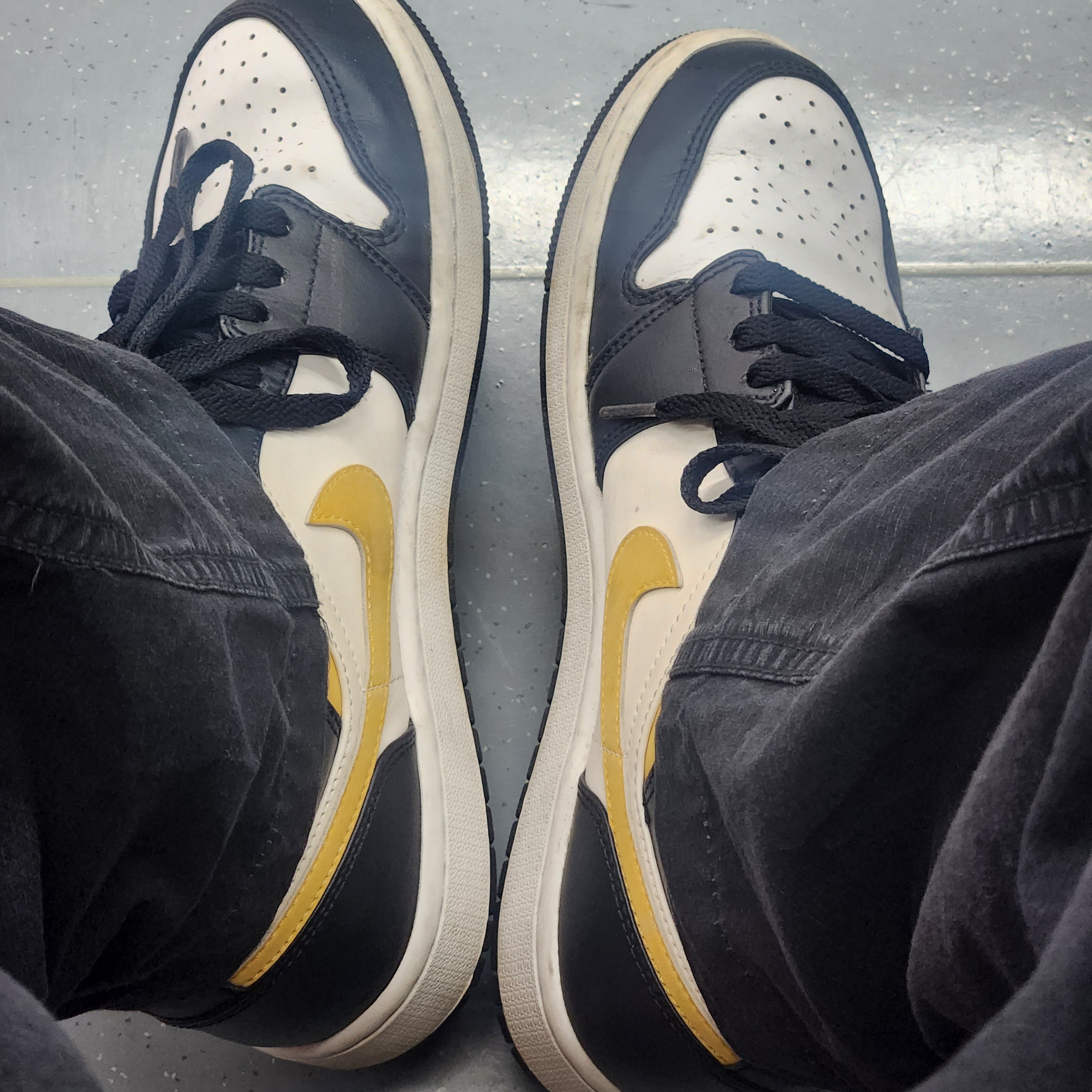 Jordan 1 Mid Pollen ์ฐฉ์ฉ ์คํ์ผ