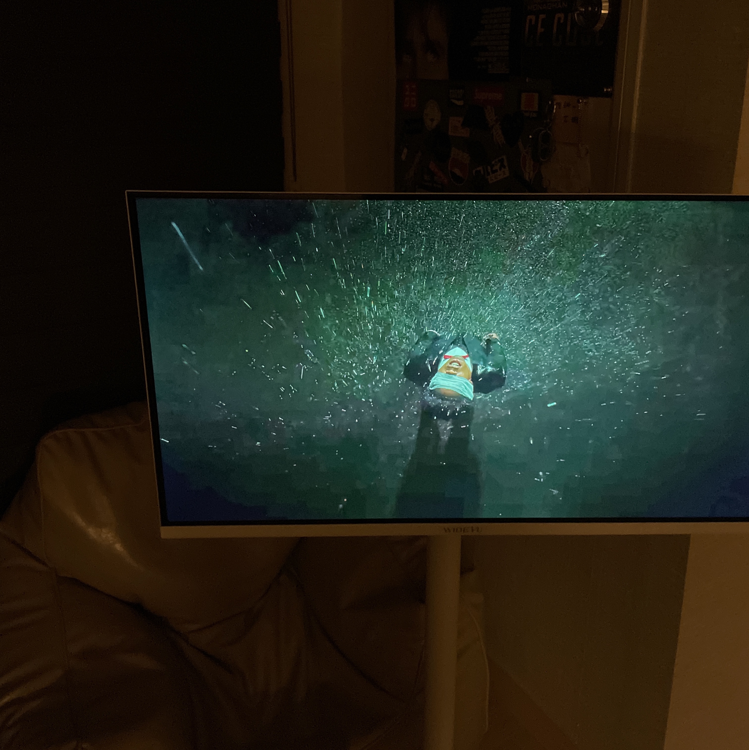 [15% 쿠폰] WIDEVU WideMovingVu White Edition V3-Air Set QLED 81 cm (32 in) FHD Smart Mobile TV 착용 스타일