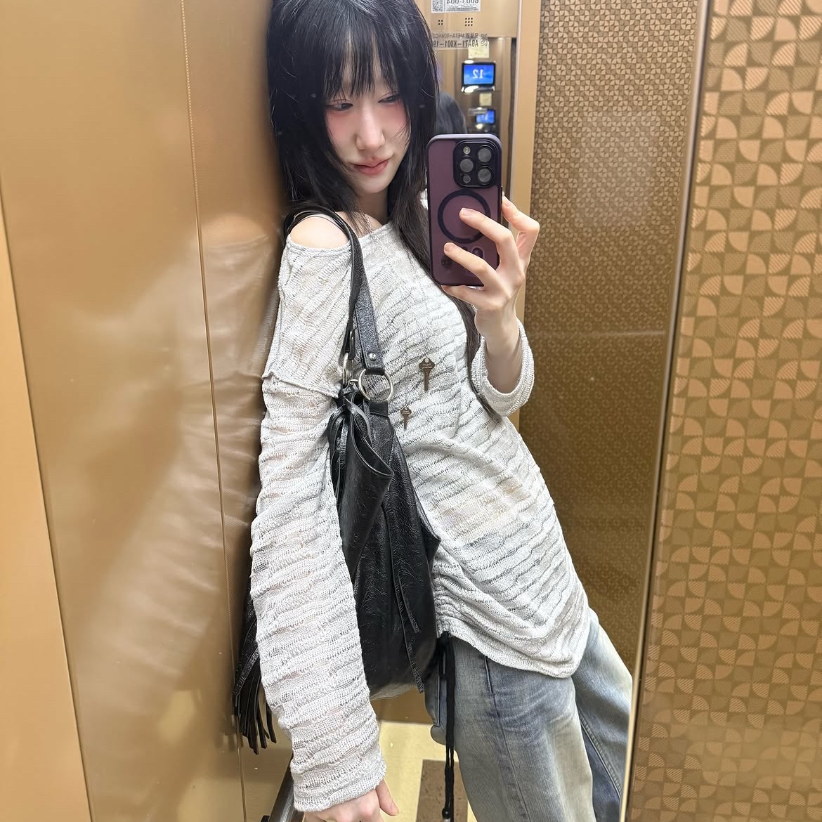 SOMSOC Allie Lace Knitted Top Grey 착용 스타일