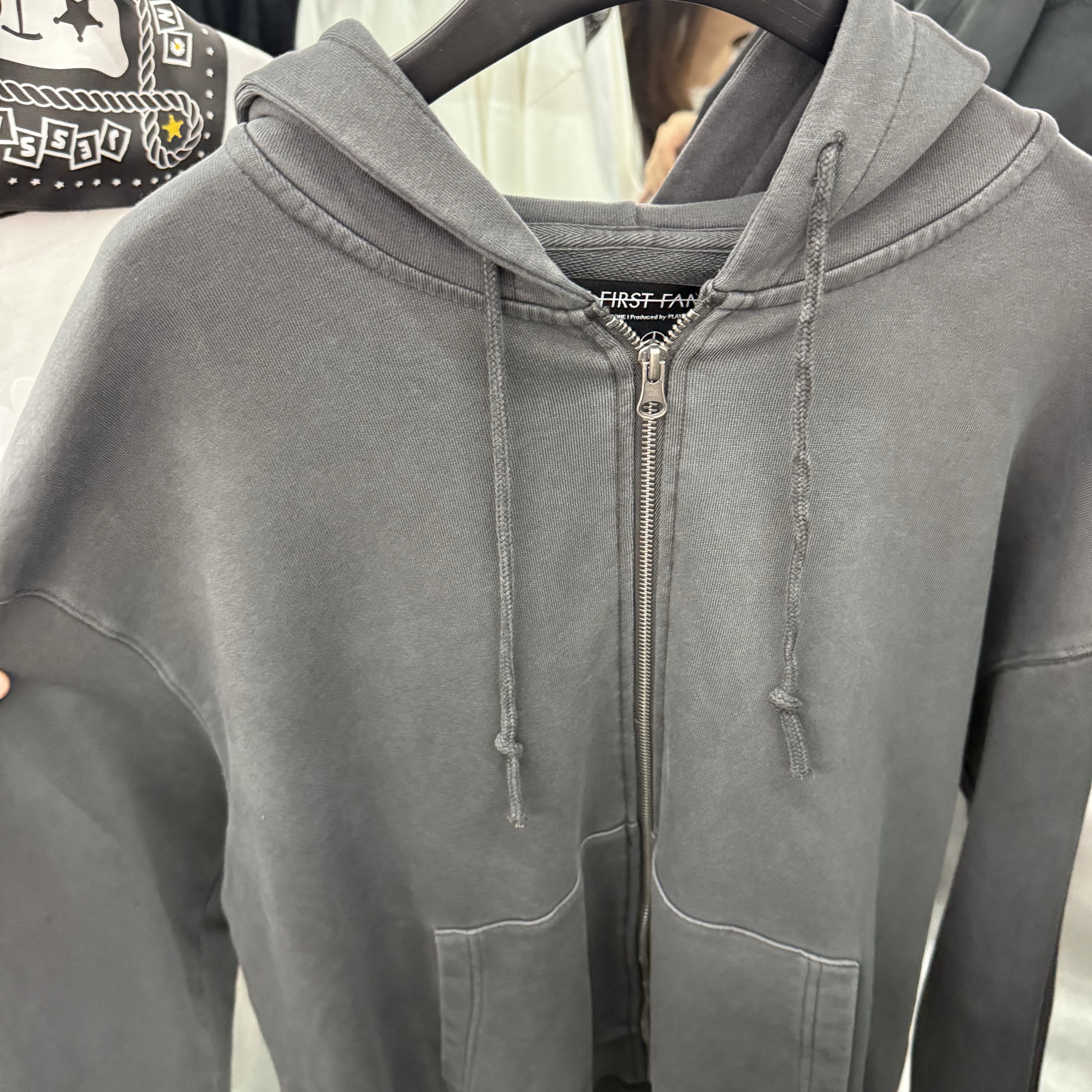 Peaceminusone x Toy Story The First Fan Zip Up 02 Dark Gray 착용 스타일 - 1
