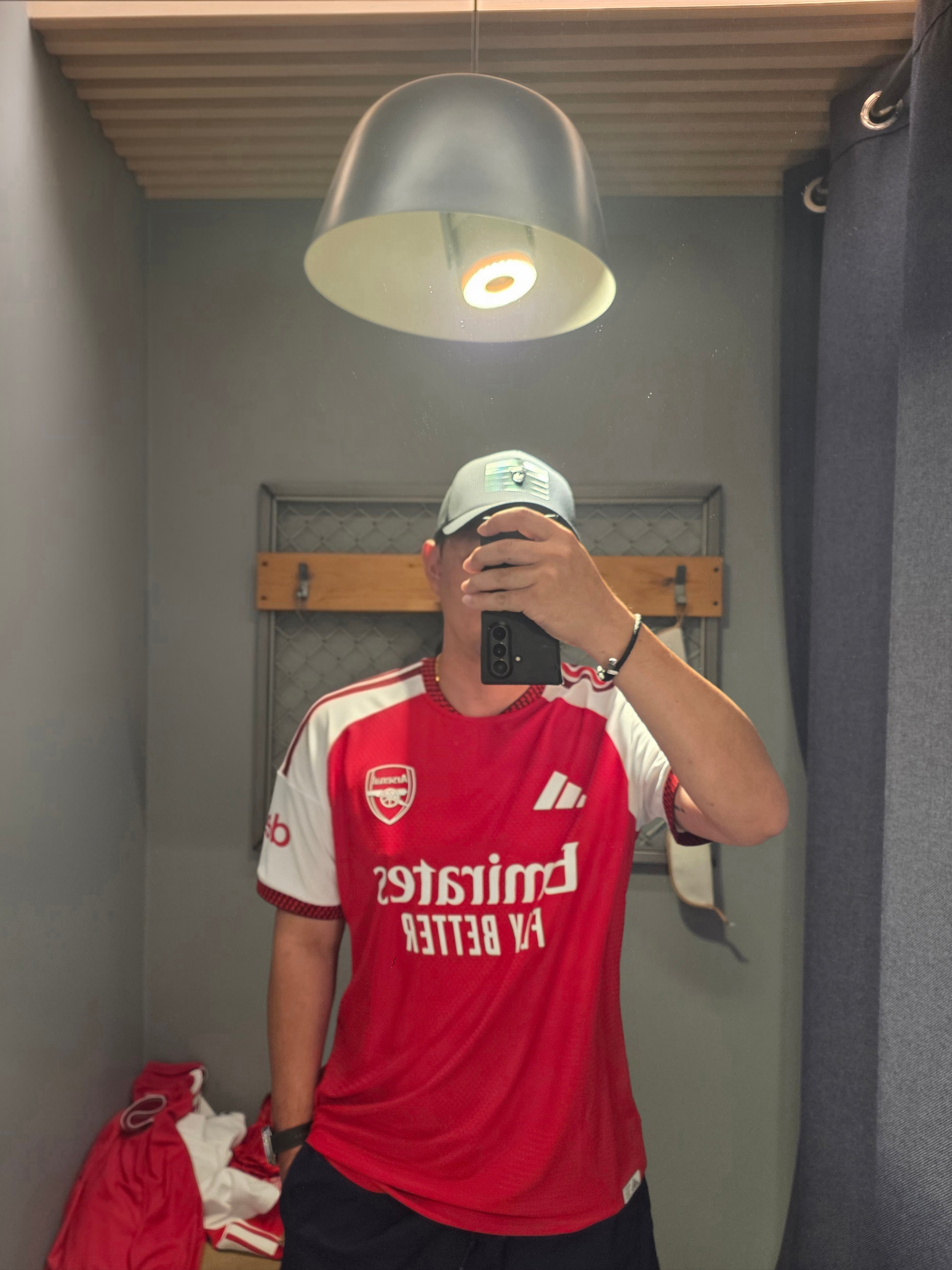 Adidas Real Madrid 2026/27 Home Jersey White - KR Sizing (Non Marking Ver.), Adidas Arsenal 2026/27 Home Jersey Better Scarlet - KR Sizing (Non Marking Ver.) 착용 스타일 - 4