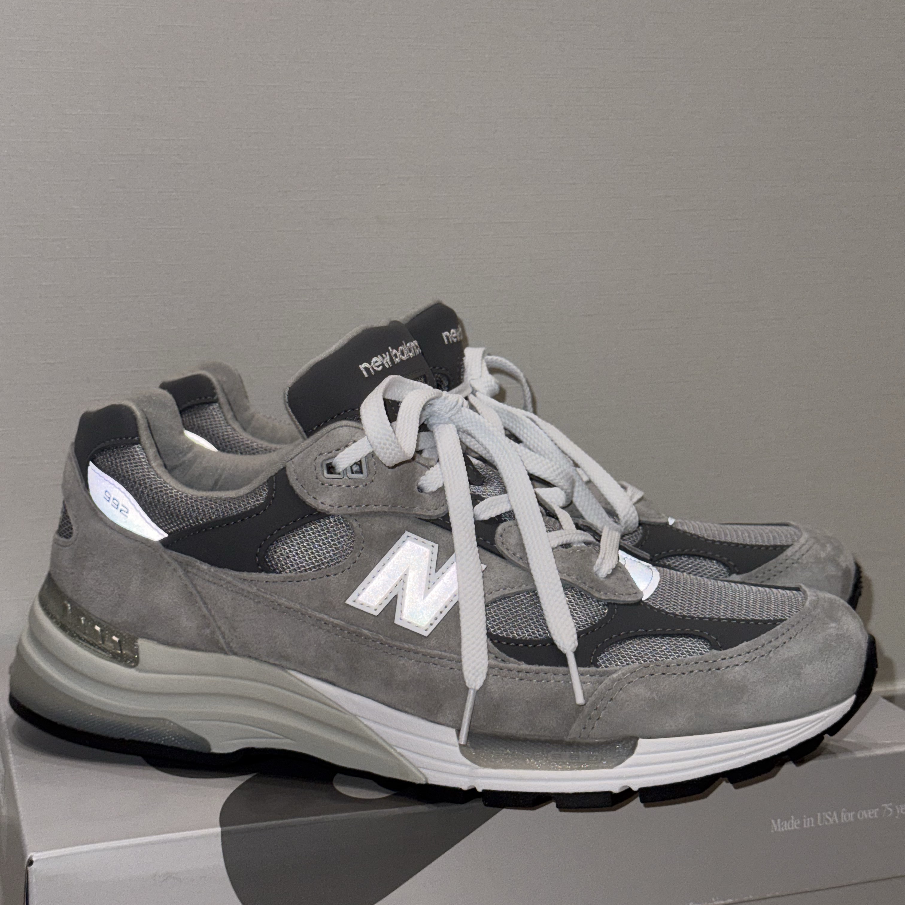 New Balance 992 Made in USA Core Grey Silver Metallic 착용 스타일