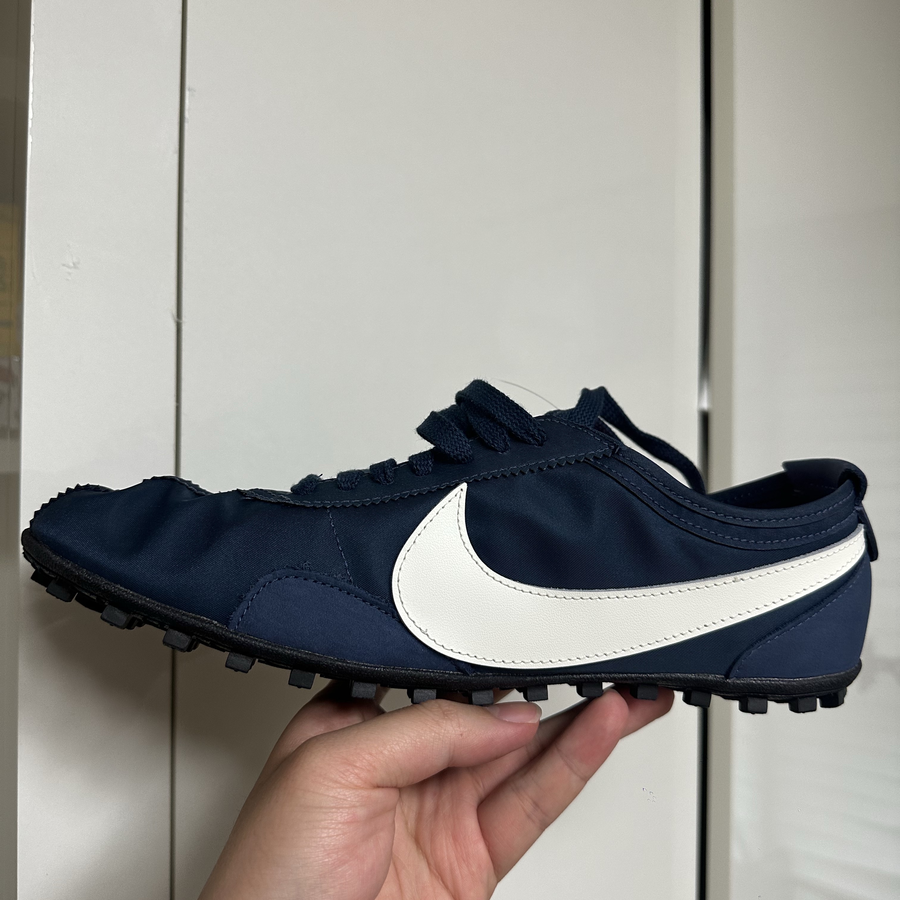 Nike Moon Shoe OG Midnight Navy Black 착용 스타일 - 2