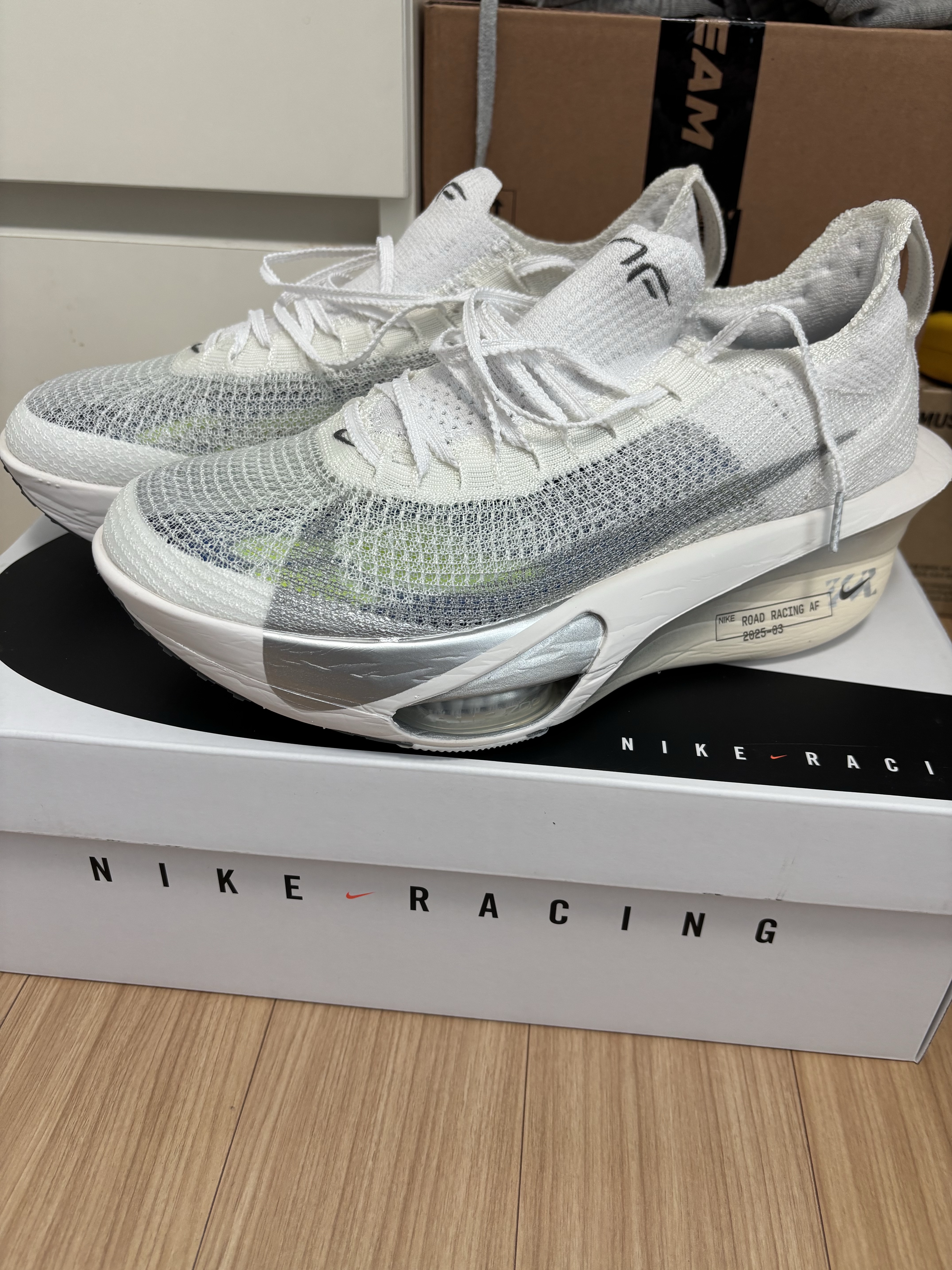 Nike Air Zoom Alphafly Next% 3 Platinum Tint Reflect Silver, Nike Zoom Fly 6 White Pure Platinum 착용 스타일