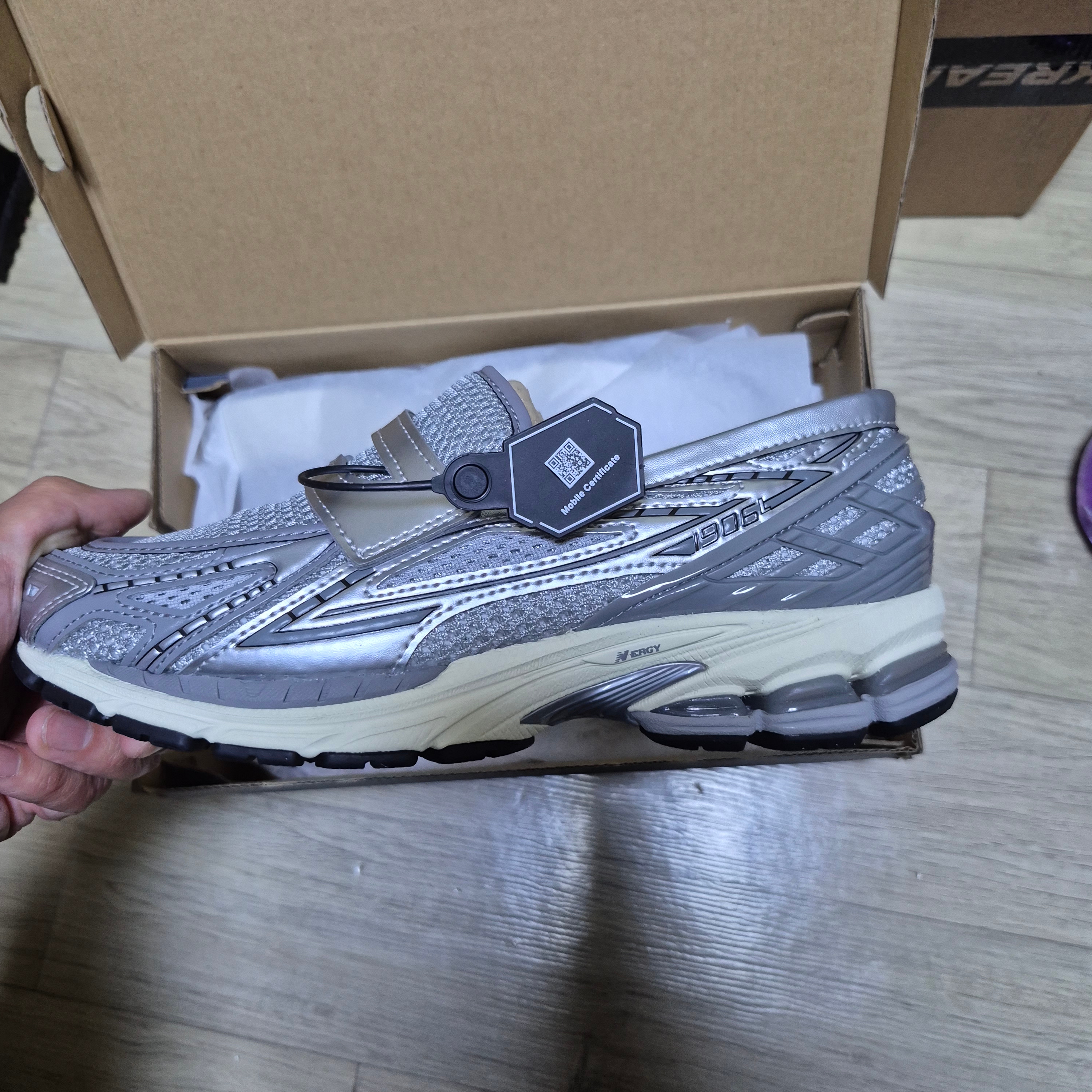 New Balance 1906L Grey Silver 착용 스타일 - 5
