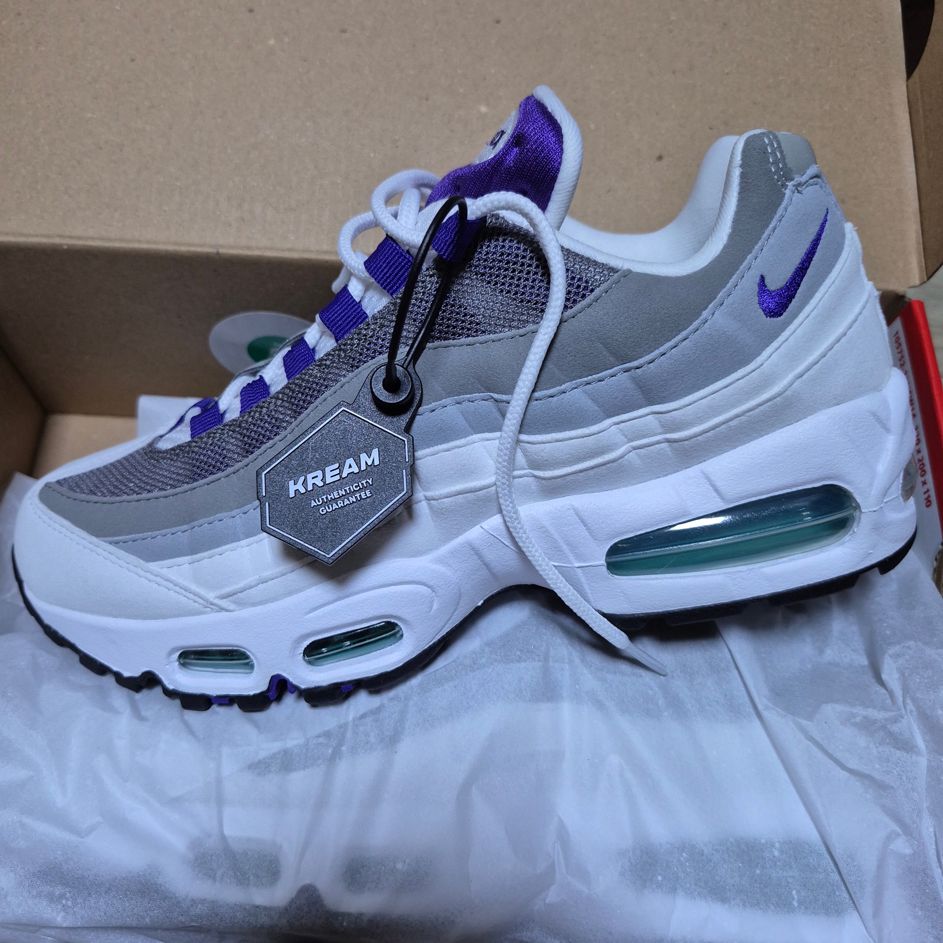 (W) Nike Air Max 95 White Emerald Green 착용 스타일 - 1