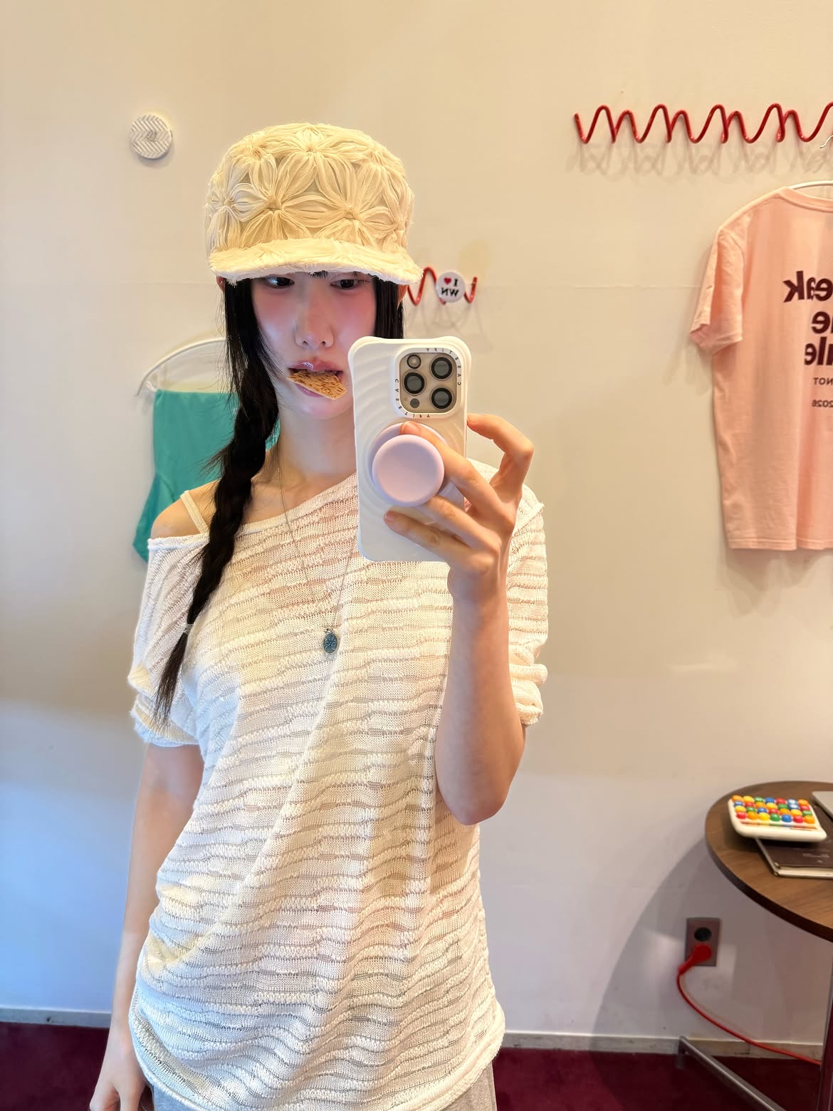 SOMSOCAllie Lace Knitted Top White 착용 스타일